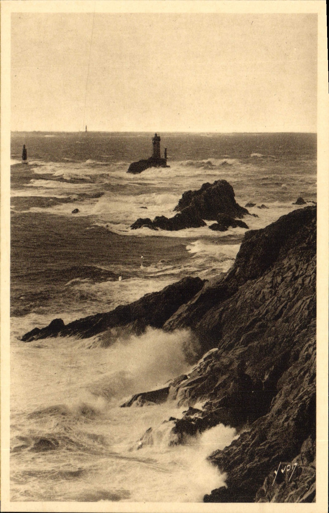 VINTAGE POSTCARD Point Of the Strong current Of Center the Spur of the Strong current and the Lighthouse of the old woman by heavy sea