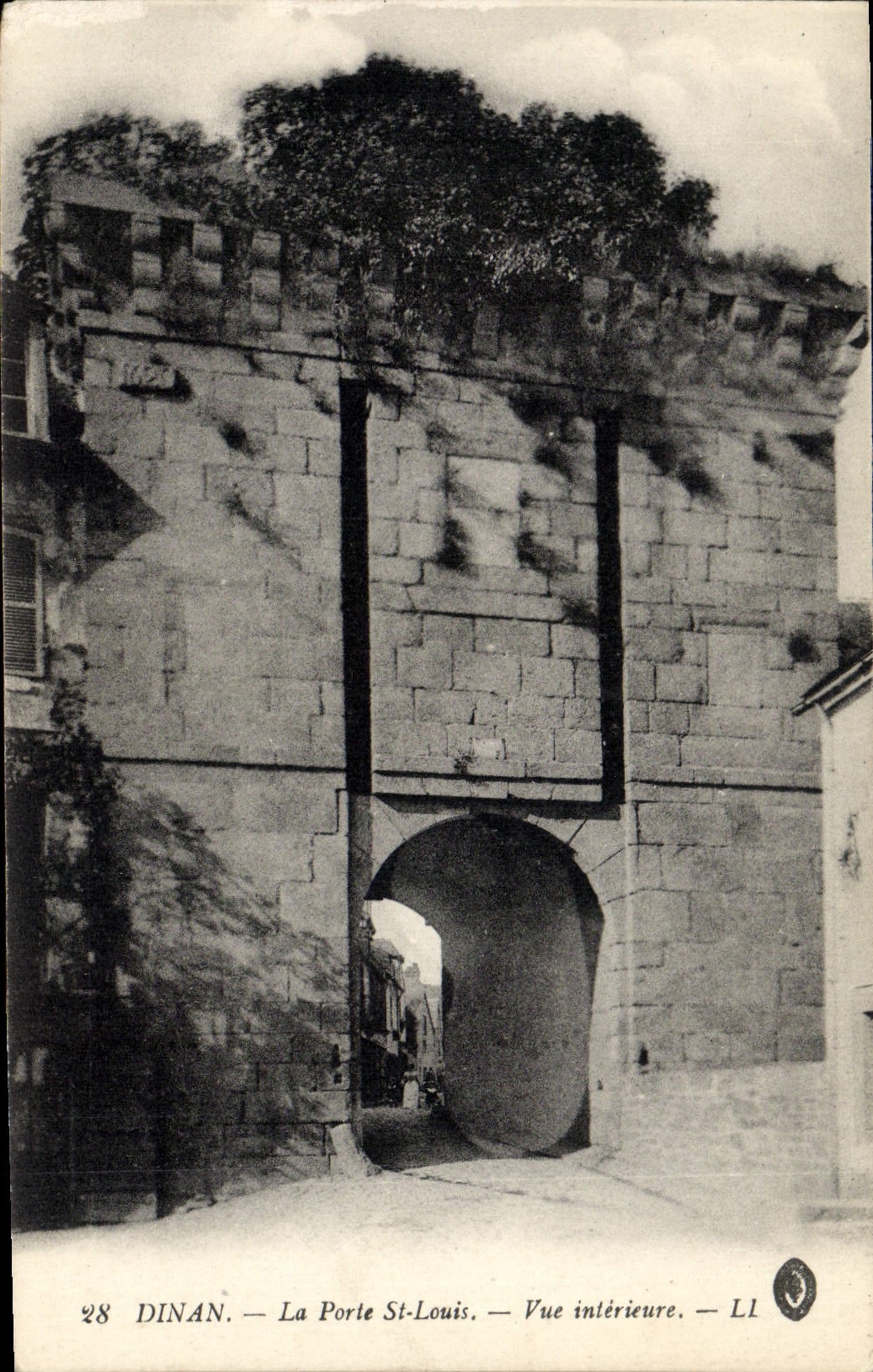 VINTAGE POSTCARD Dinan the Gate St Louis