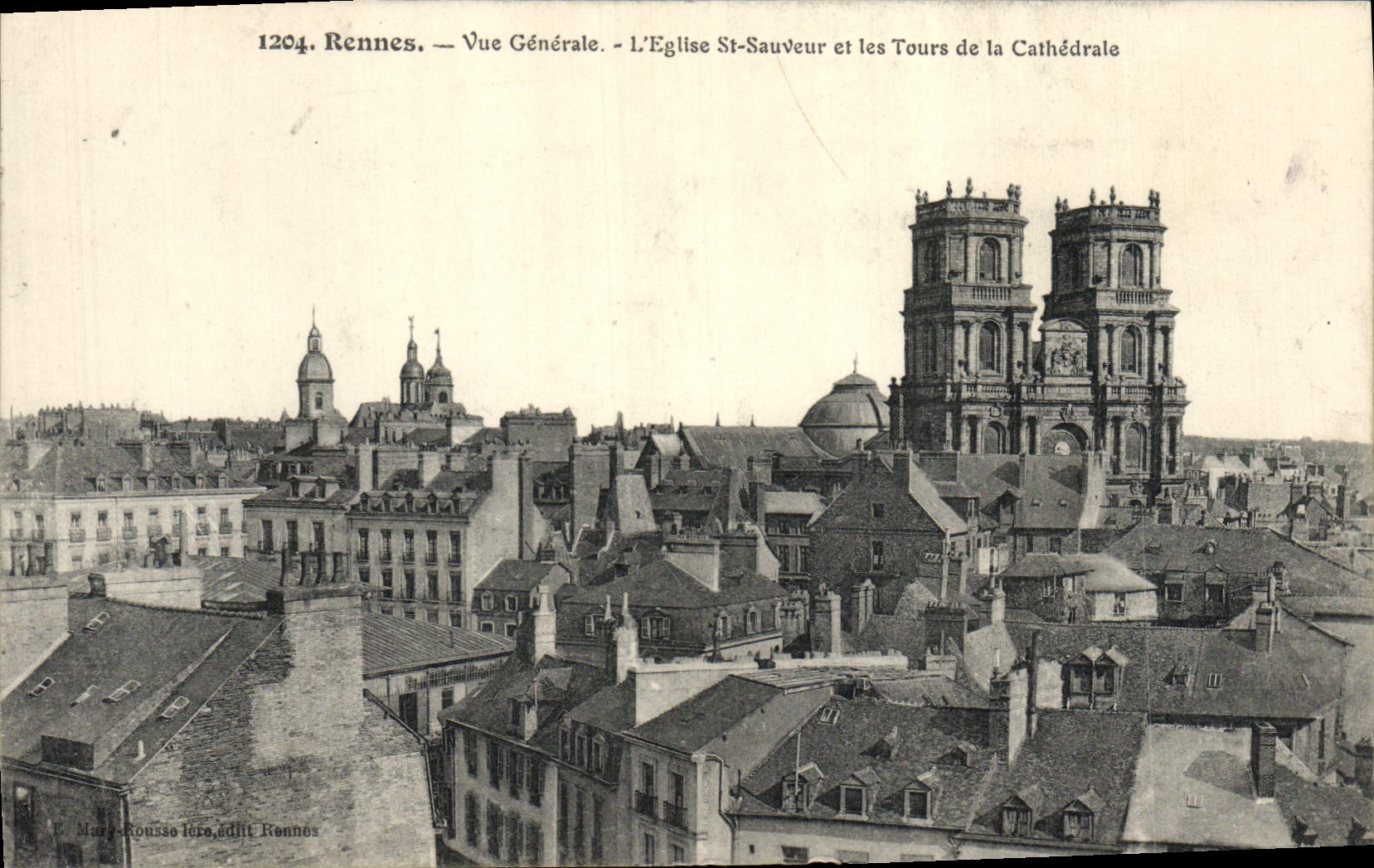 CPA Rennes Vue Generale L'Eglise St Sauveur et les Tours de la Cathedrale
