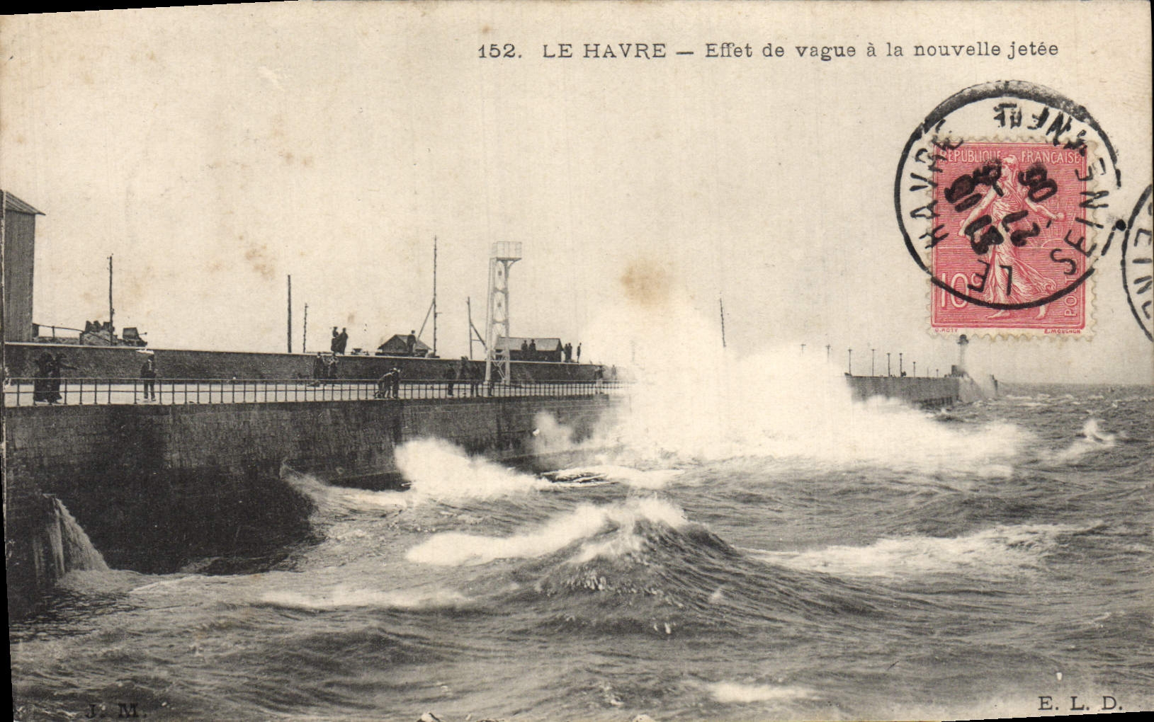 CPA Le Havre Effet de Vague a la Nouvelle Jetee