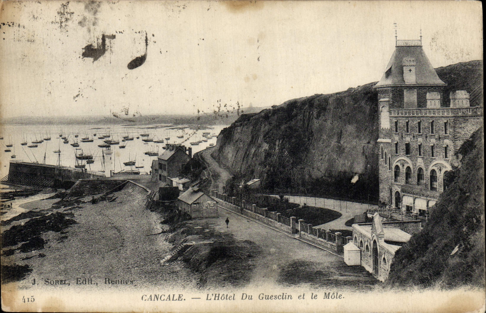 CPA Cancale L'Hotel Du Guesclin et le Mole