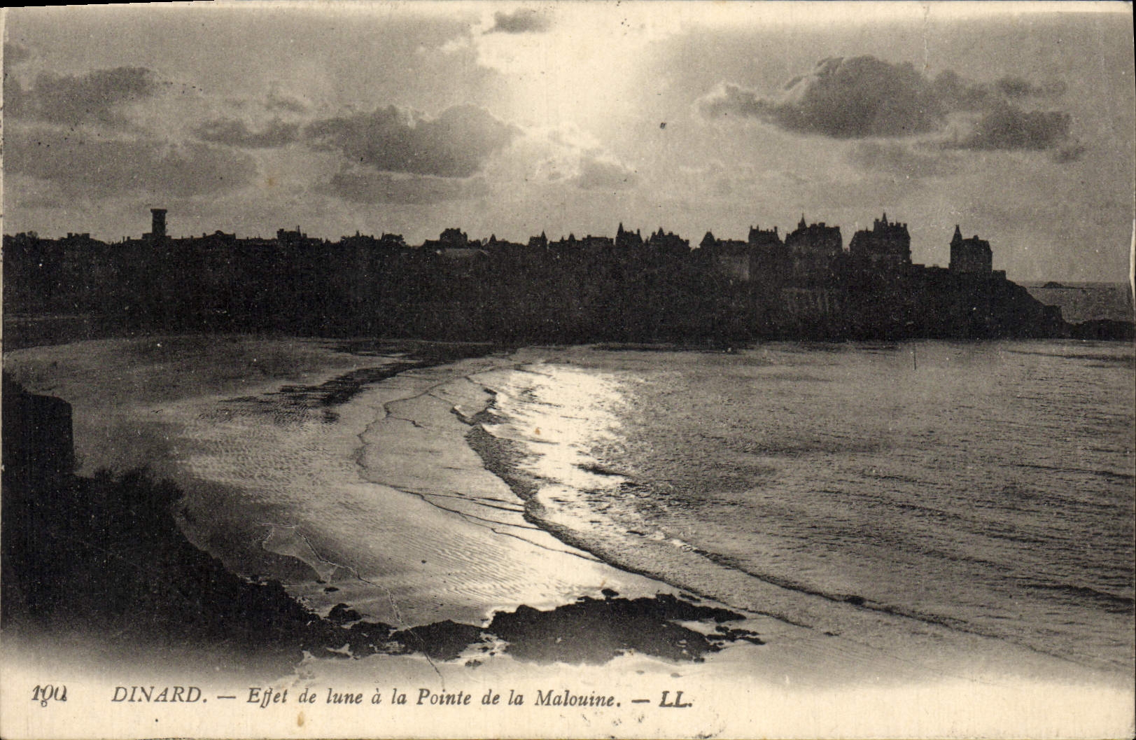VINTAGE POSTCARD Dinard Effect Iune to the Point of the Inhabitant of Saint Malo