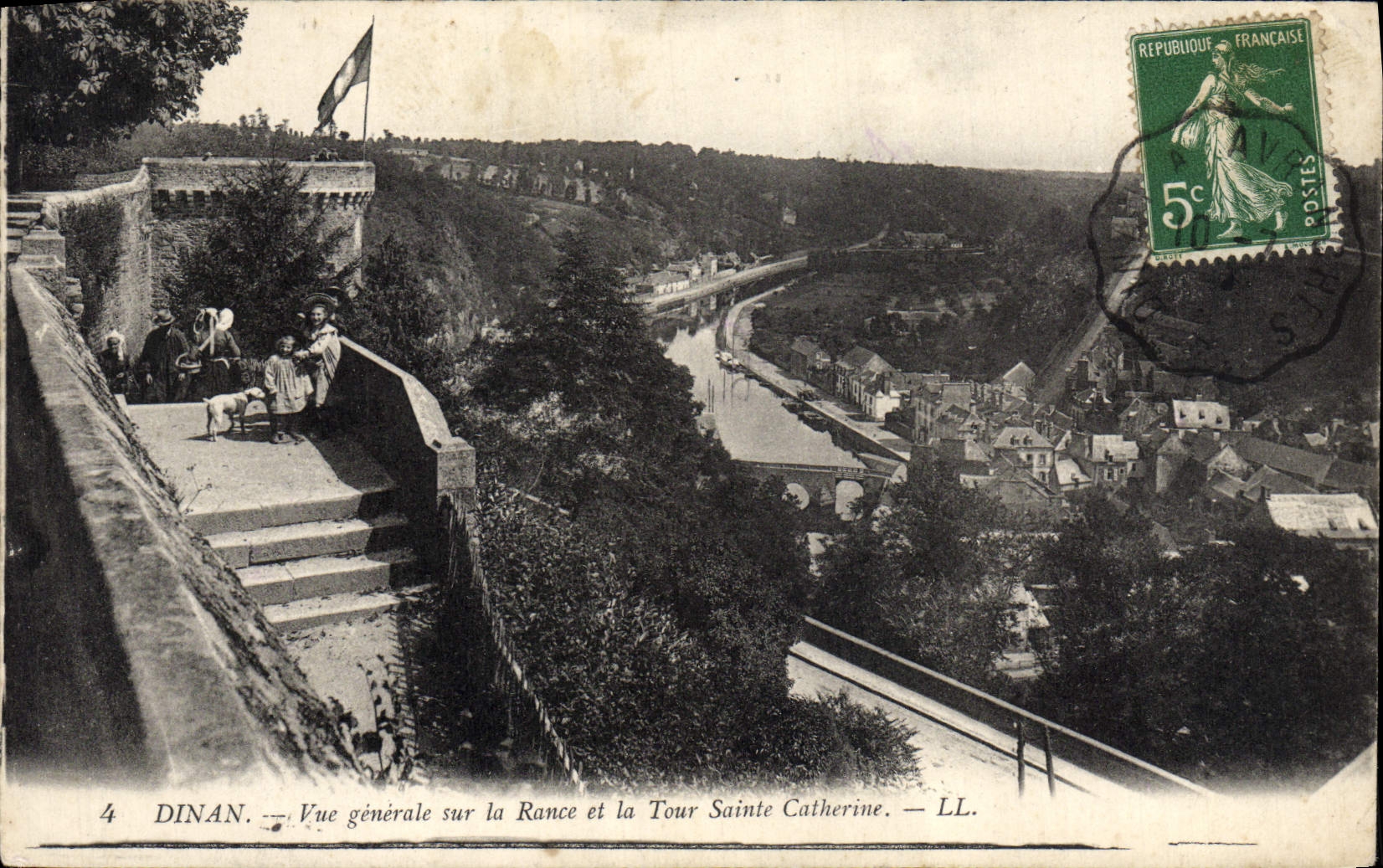 VINTAGE POSTCARD Dinan View on the Rancid one and the Tower Sainte Catherine Enfants Dog