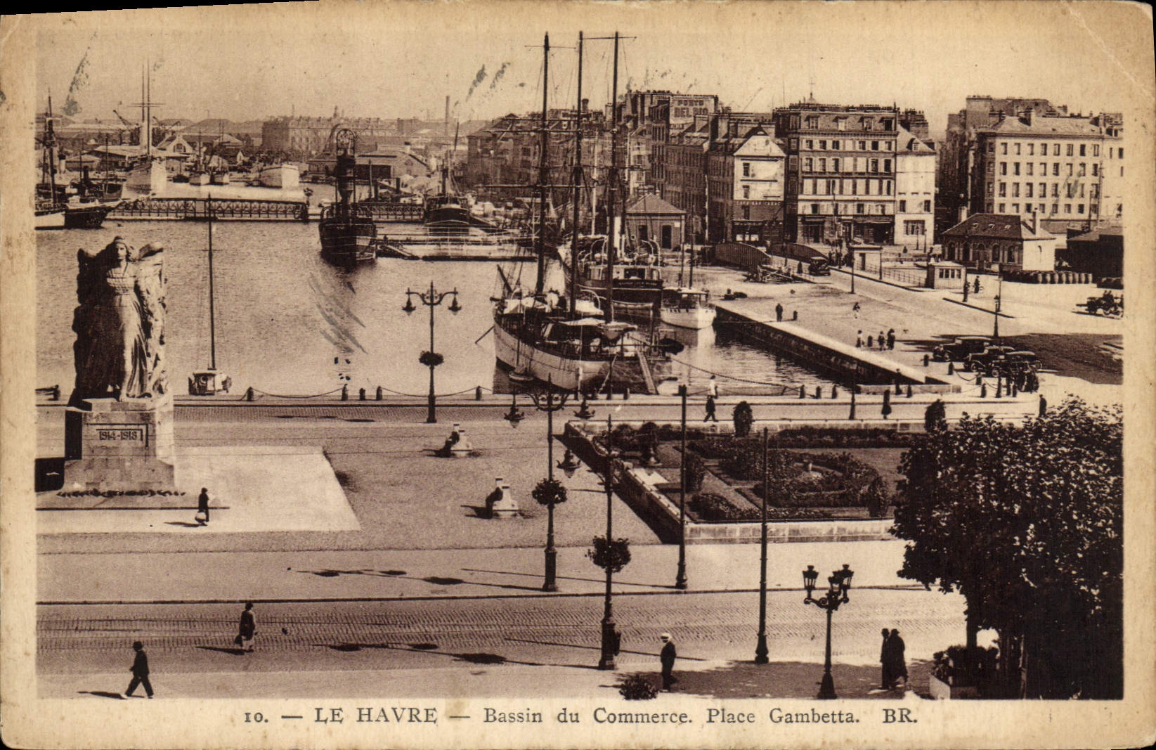 VINTAGE POSTCARD Le Havre Basin Commercial Places Gambetta Bateaux