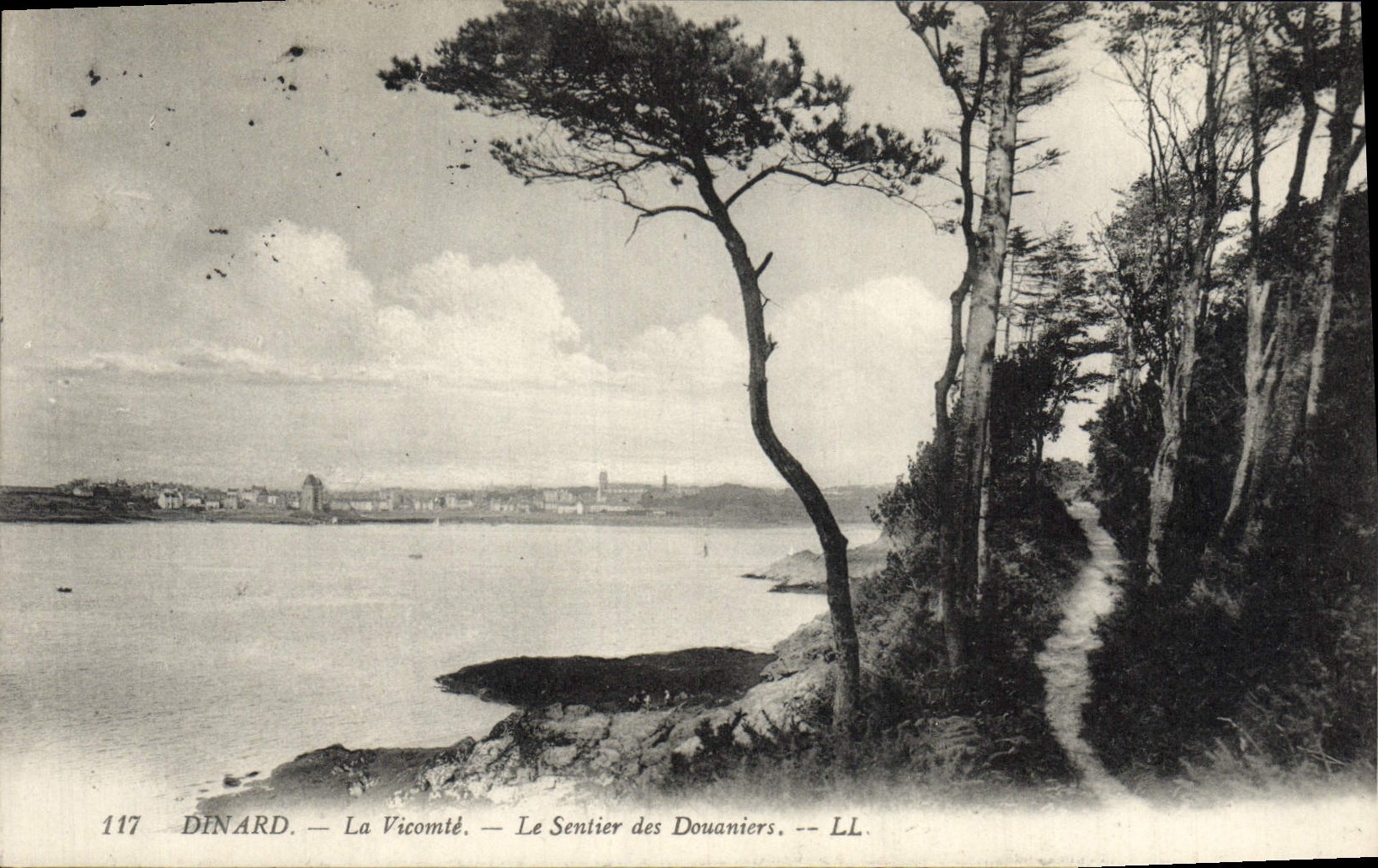 VINTAGE POSTCARD Dinard Vicomtd the Coastguard Path