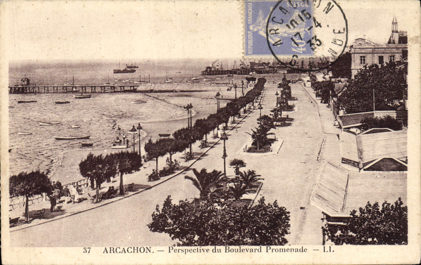 CPA Arcachon Perspective du Boulevard Promenade