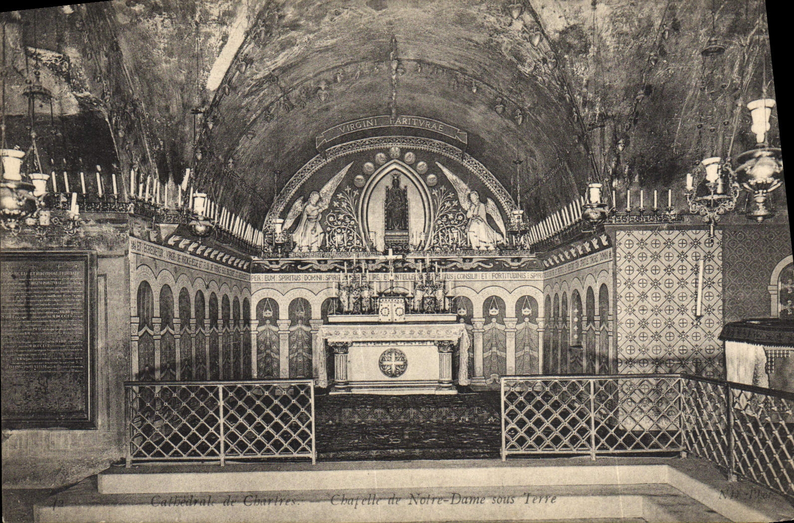 Cámara acorazada de la catedral de Chartres de la POSTAL de la VENDIMIA de Notre Dame bajo tierra