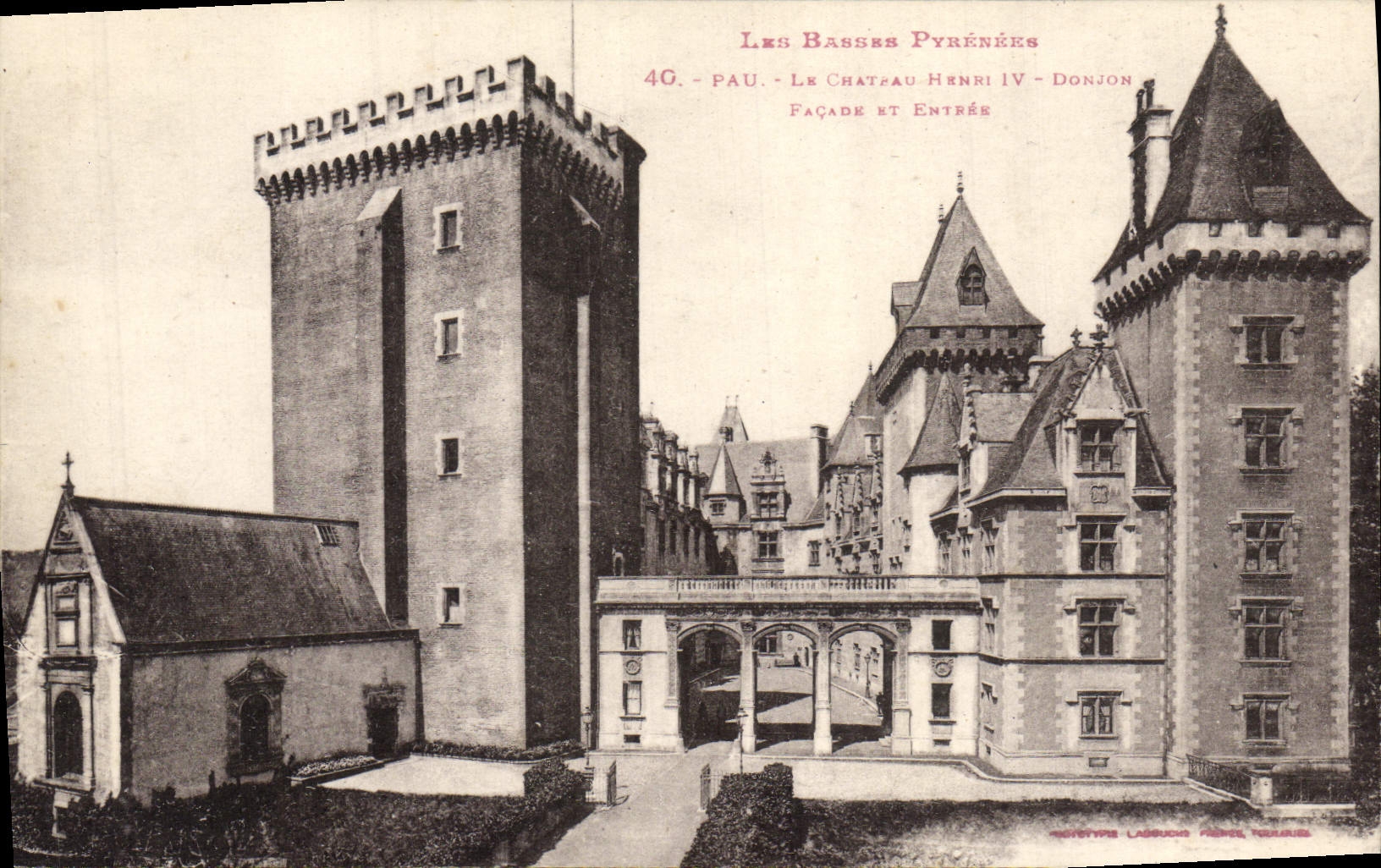 VINTAGE POSTCARD Pau the Castle Henri IV Frontage and entry