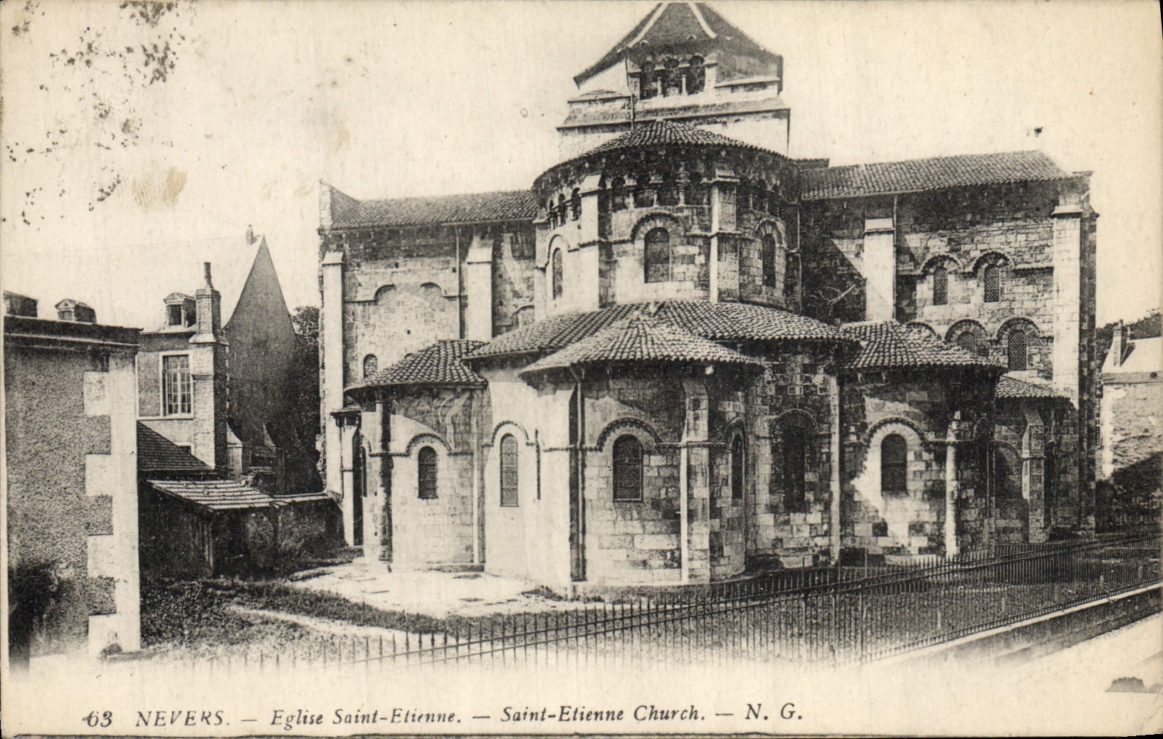 Iglesia Etienne de Nevers de la POSTAL de la VENDIMIA Saint