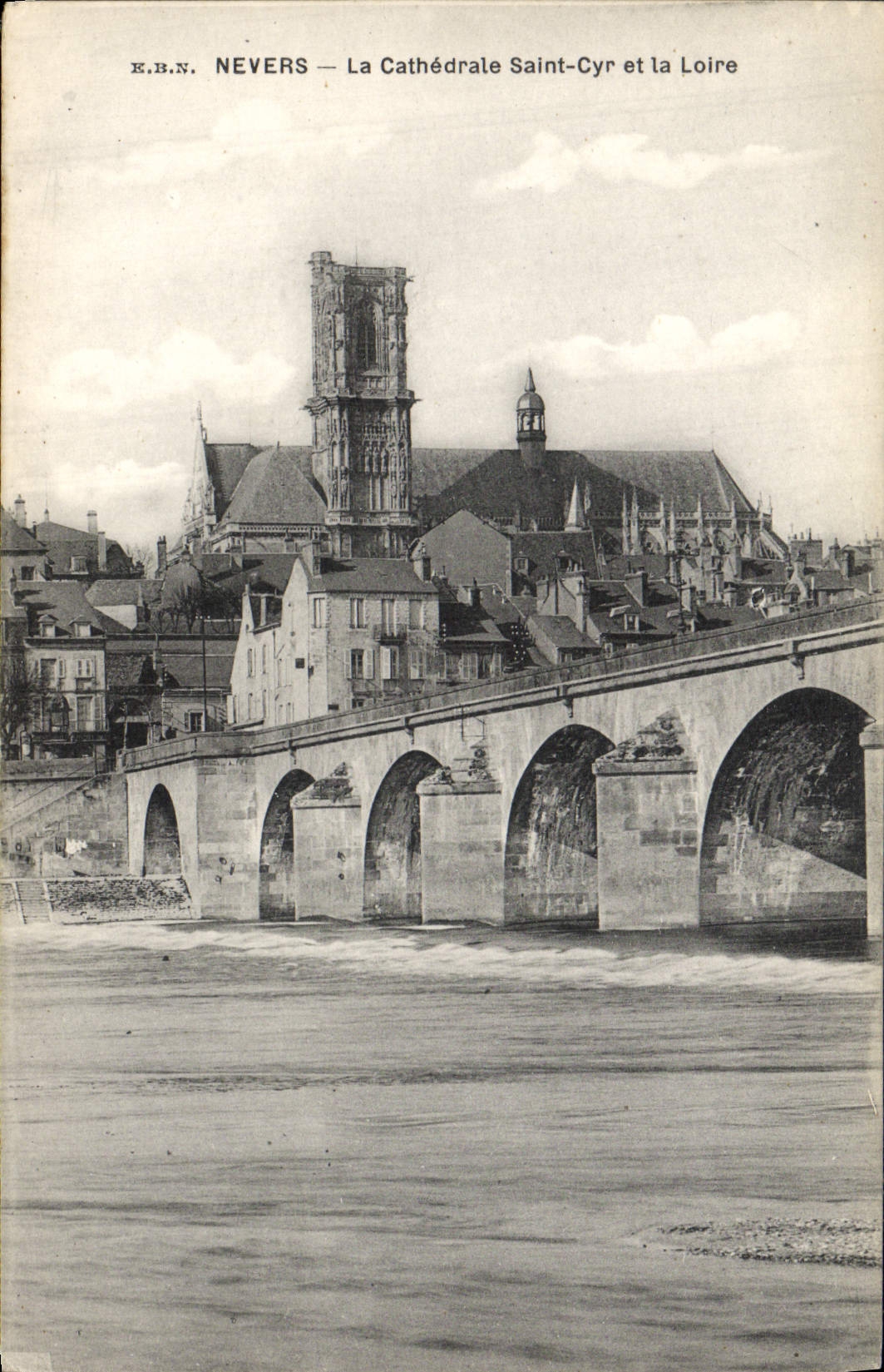 POSTAL Nevers de la VENDIMIA la catedral Cyr santo y el Loire
