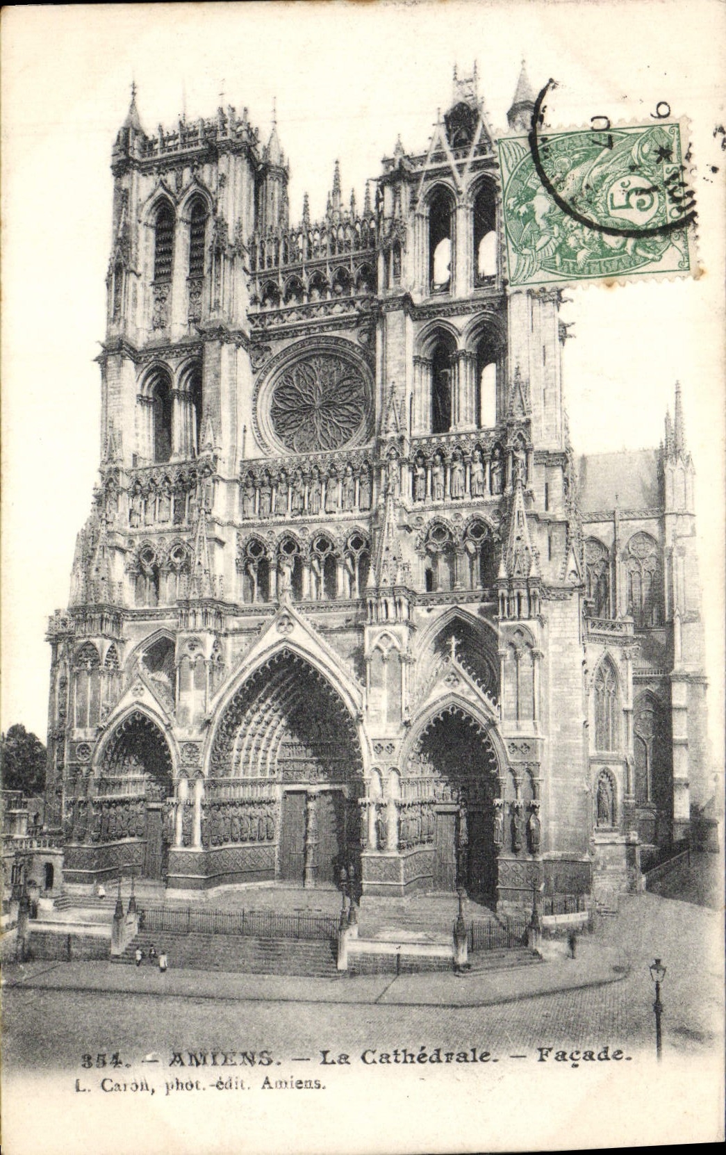 VINTAGE POSTCARD Amiens the Cathedral Frontage