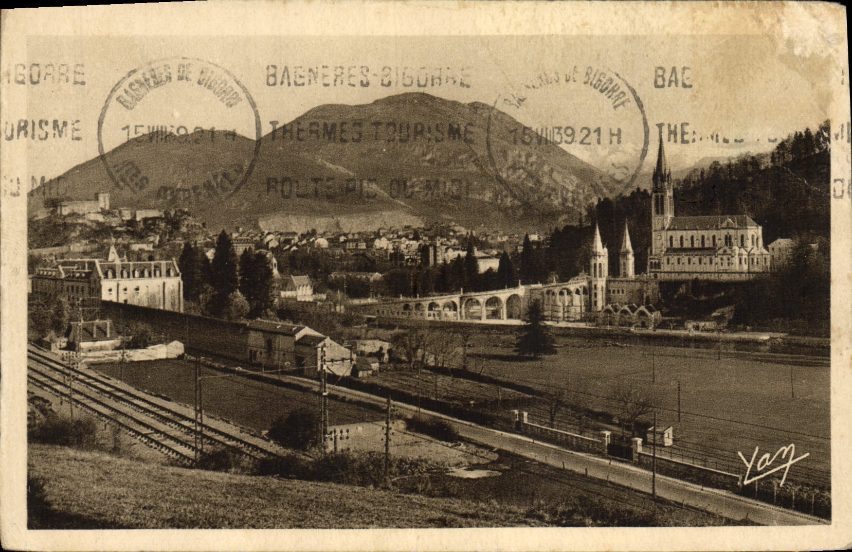 VINTAGE POSTCARD Heavy Town of pilgrimages the Basilica the peak of Jer and the strong castle