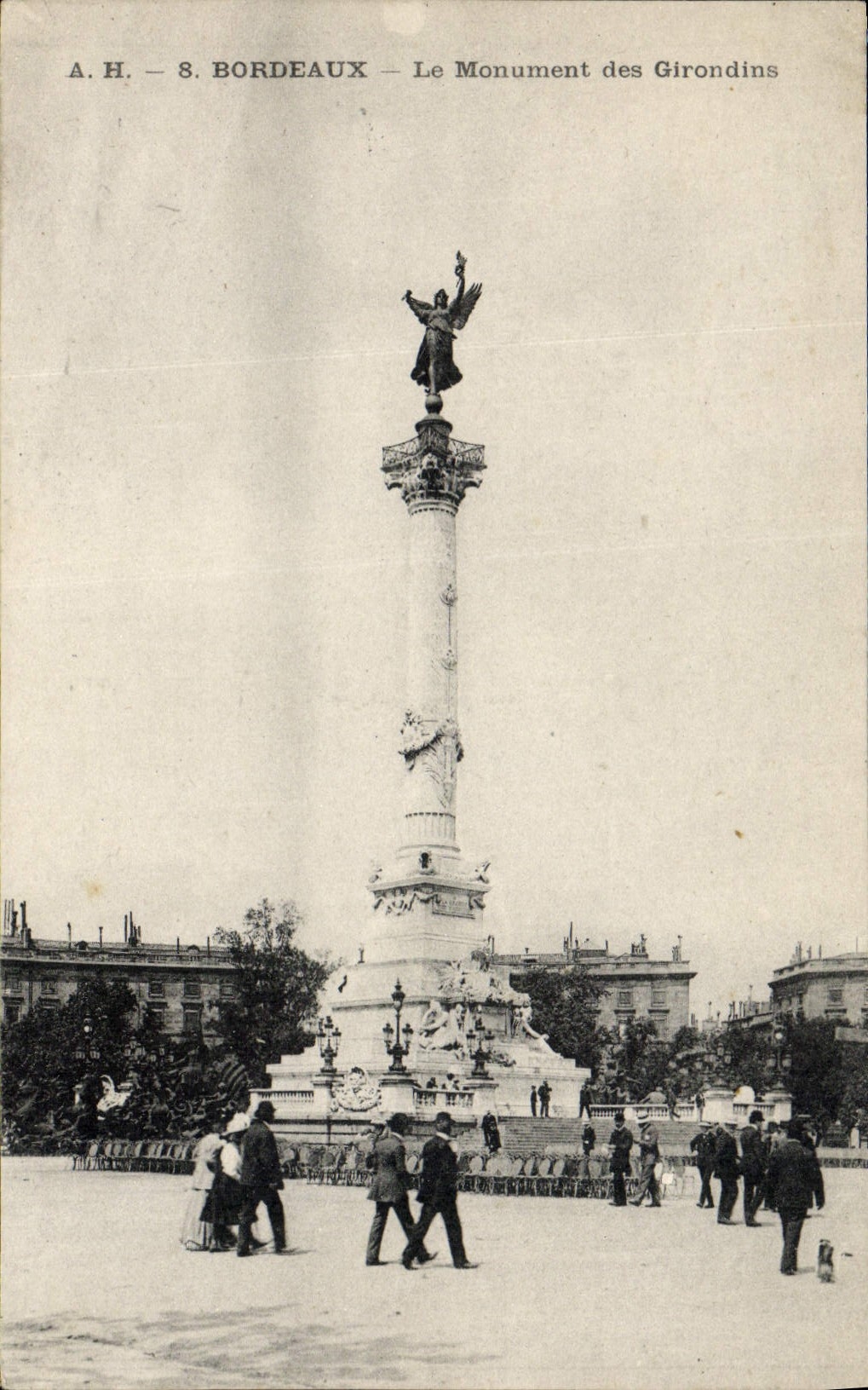 VINTAGE POSTCARD Bordeaux the Monument of the Of Gironde ones