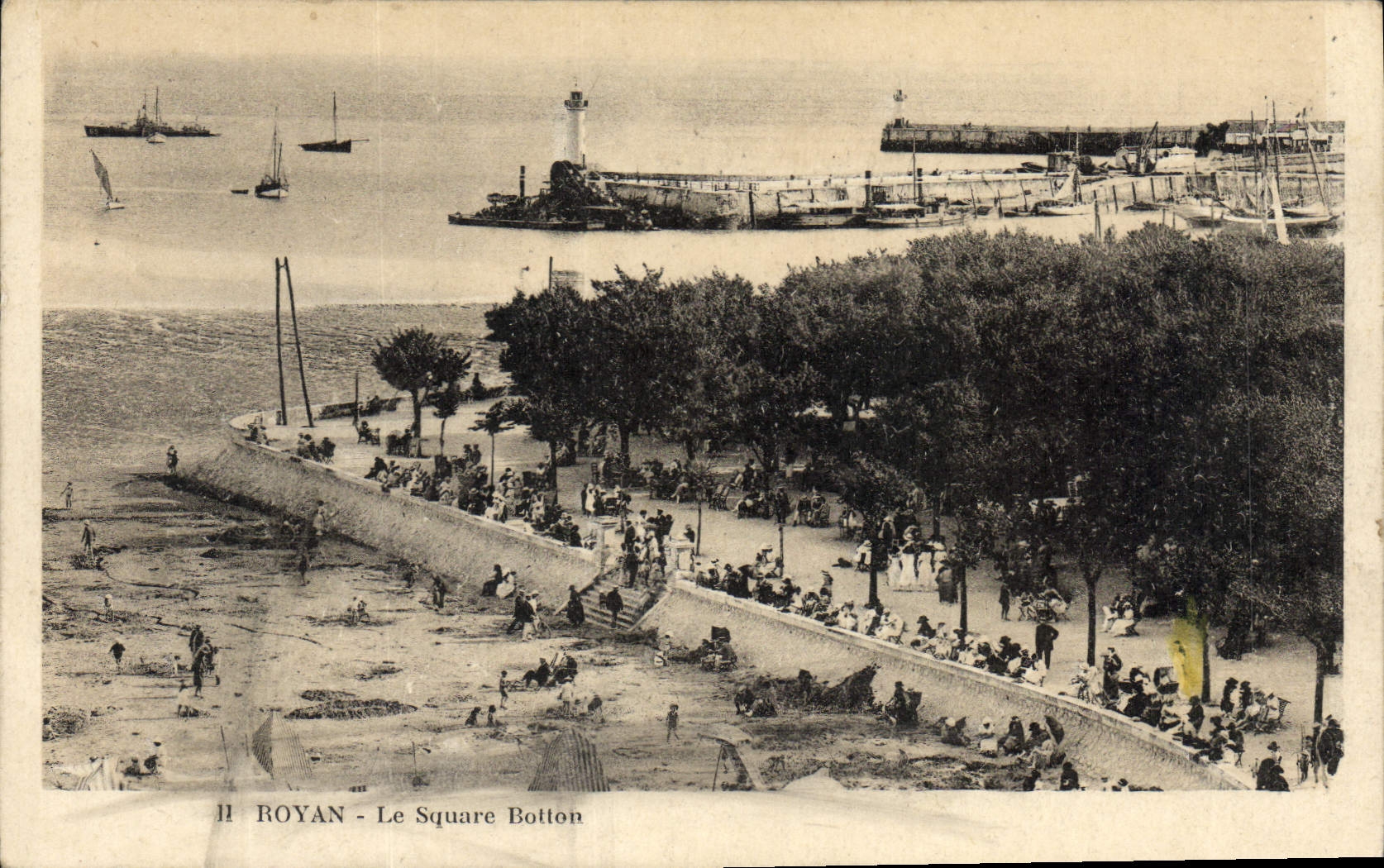 VINTAGE POSTCARD Royan the Botton Public garden