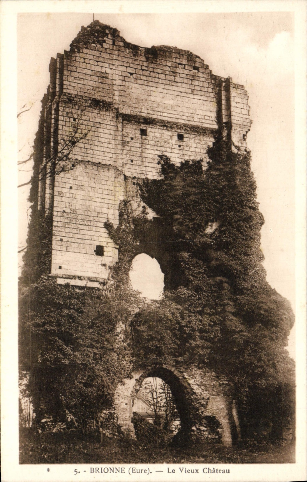 CPA Brionne Le Vieux Chateau 