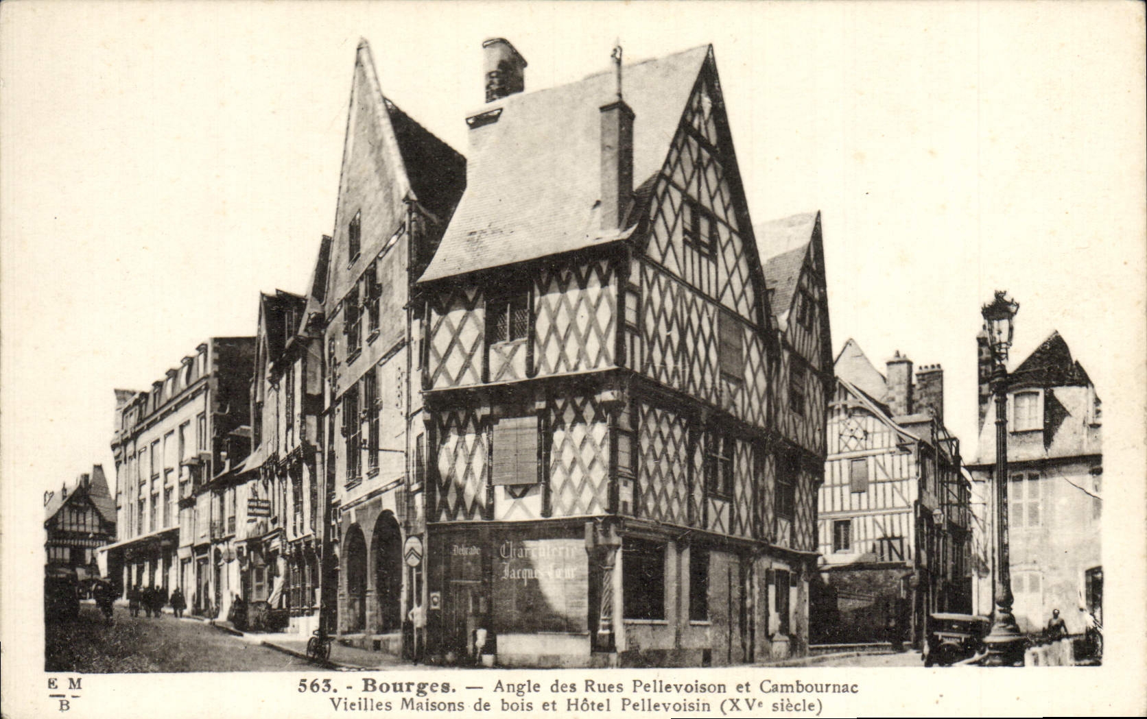 ngulo de Bourges de la POSTAL de la VENDIMIA de las casas de las calles de Pellevoison y de las mujeres mayores de Cambournac de la madera y del hotel de Pellevoisin