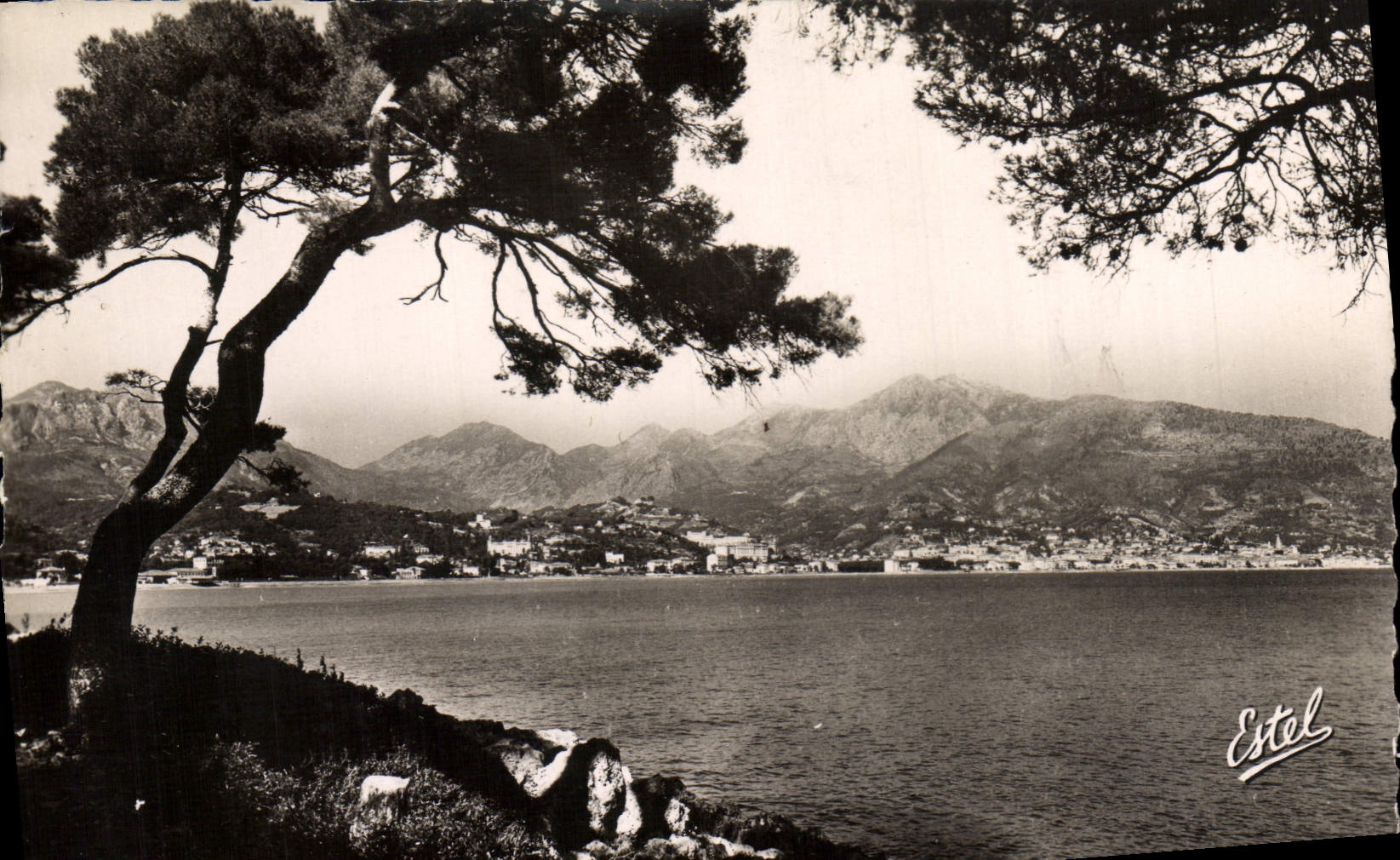 POSTAL MODERNA Menton opinión de Carnoles tomada del cabo Martin