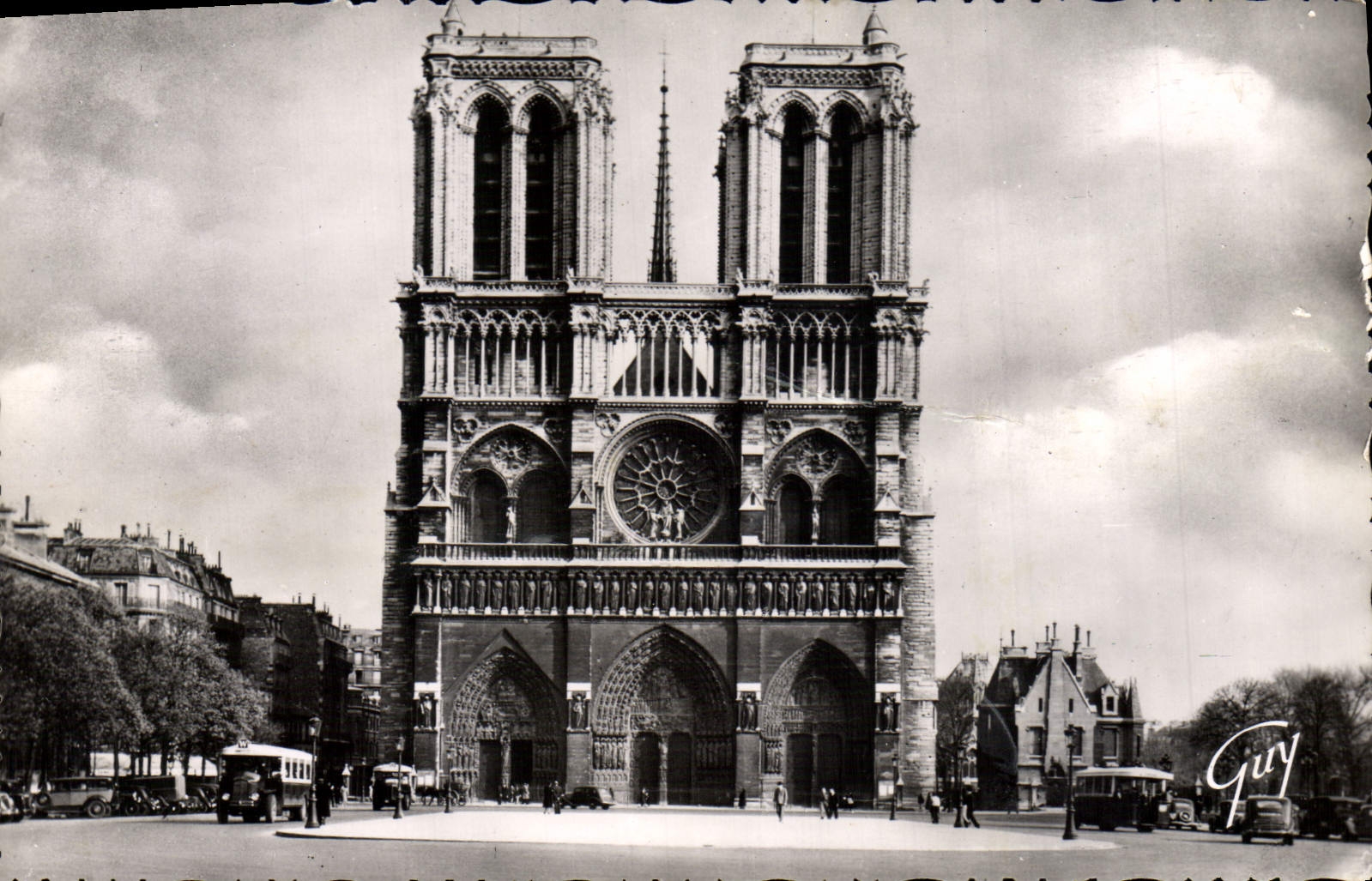 CPM Paris et ses Merveilles Cathedrale Notre Dame et le Parvis
