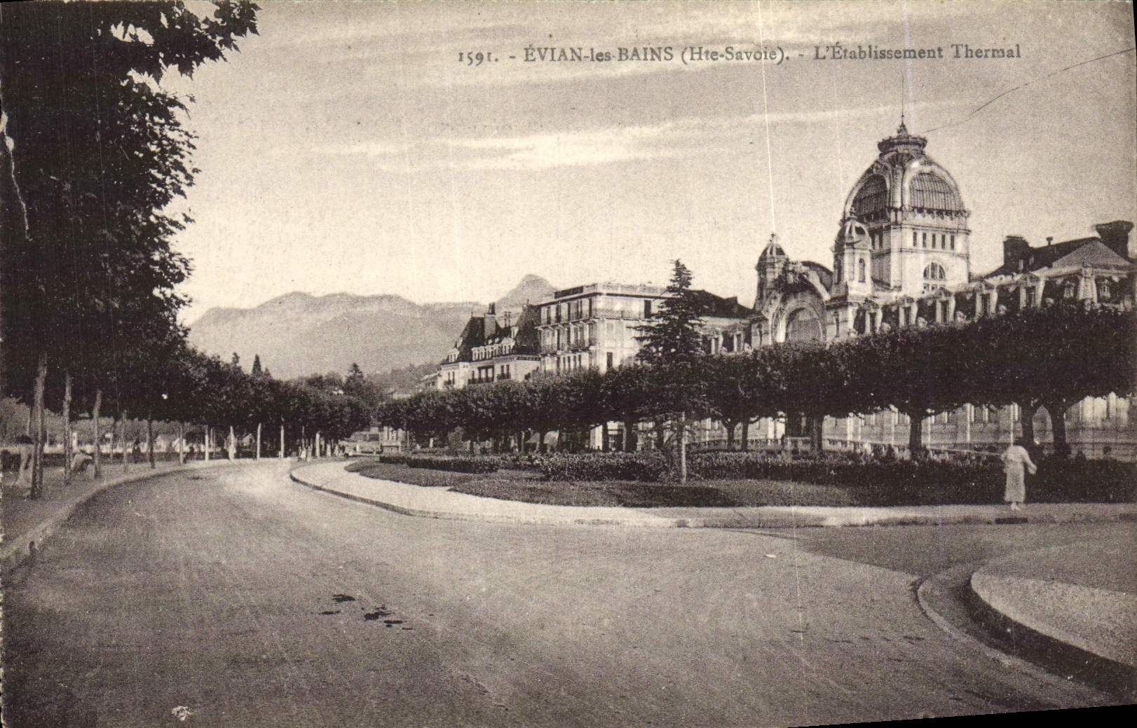 VINTAGE POSTCARD Evian Les Bains hydropathic establishment