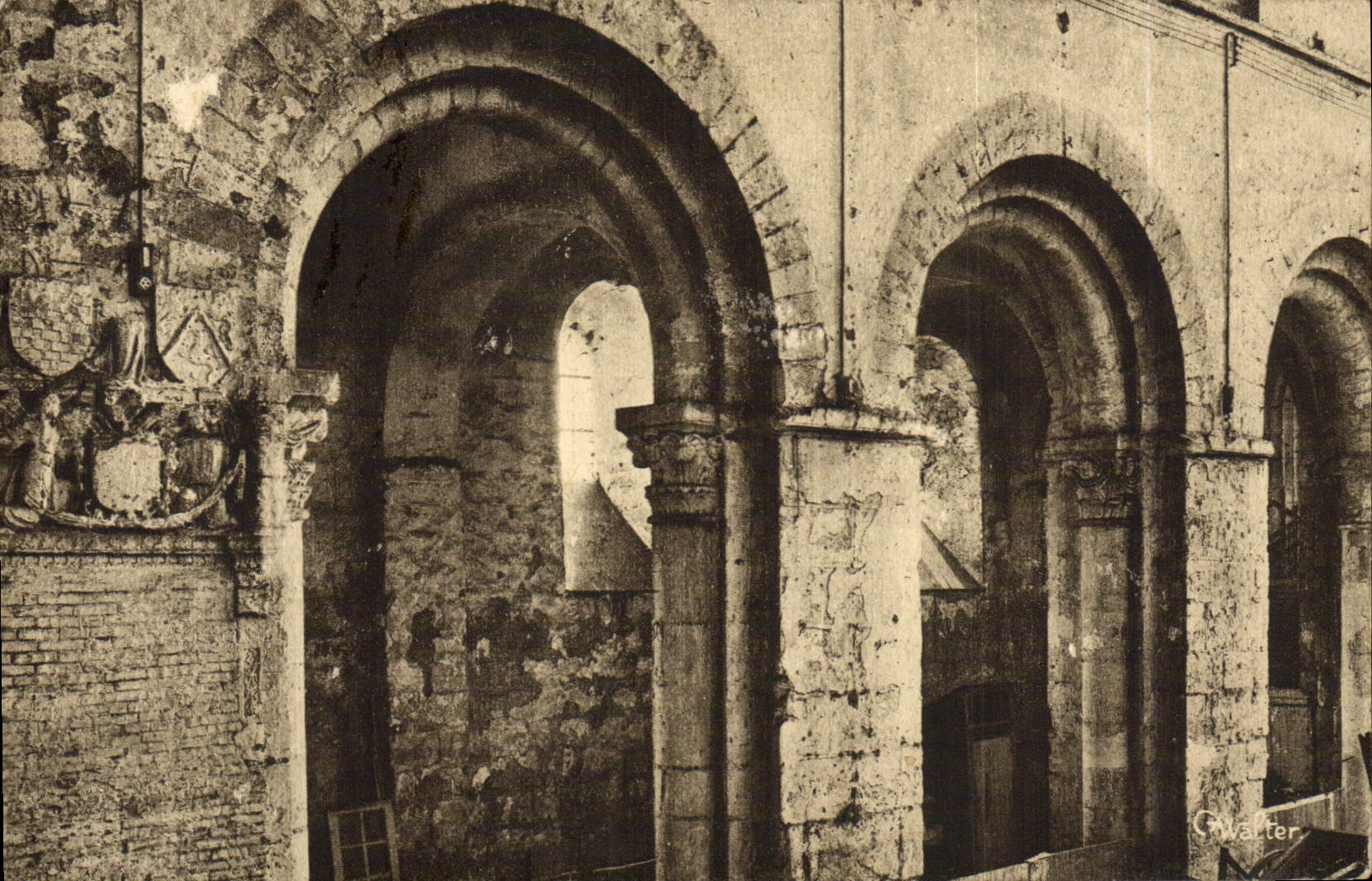 VINTAGE POSTCARD Interior Bernay De I' abbey