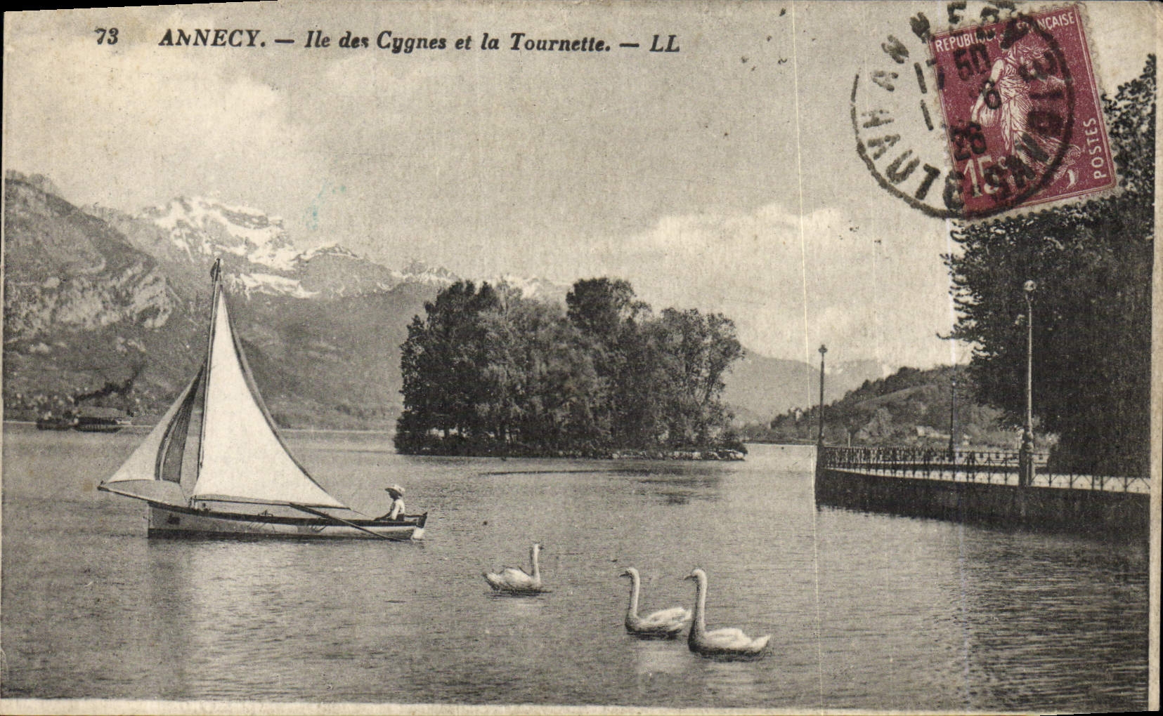 CPA Annecy Ile Des Cygnes Et La Tournette Bateau