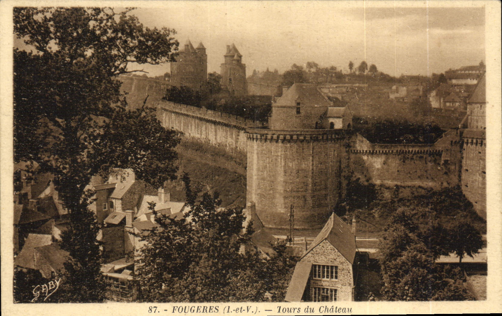 CPA Fougeres Tours Du Chateau