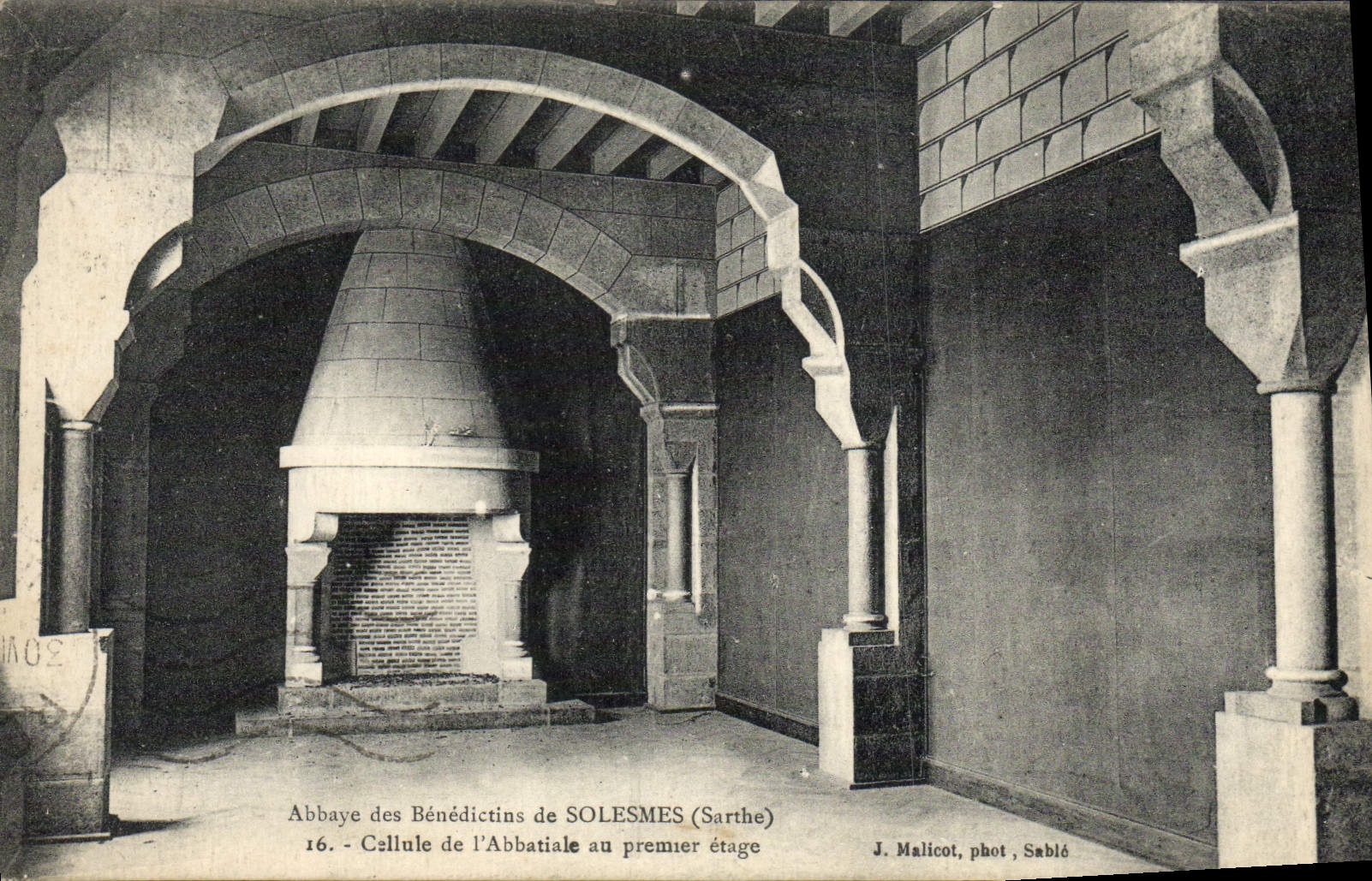 VINTAGE POSTCARD Abbey Of the Benedictines De Solesmes Cell of abbey on the first floor