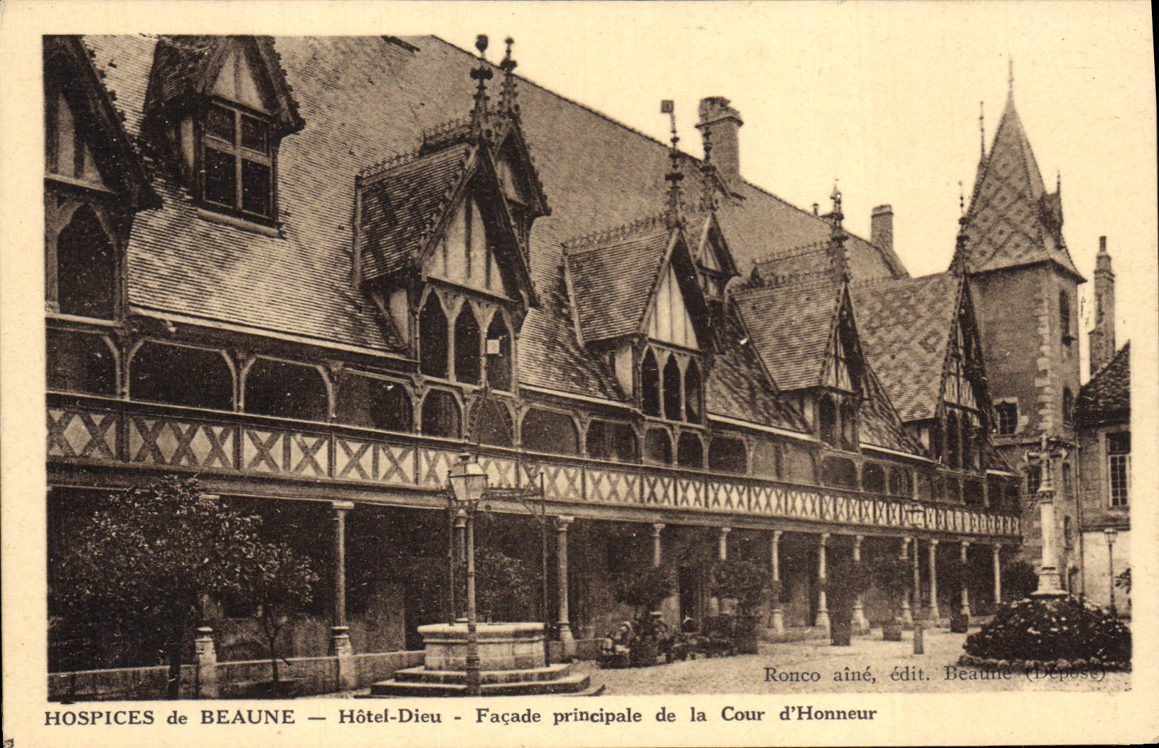 CPA Hospices De Beaune Hotel Dieu Facade Principale De La Cour d'Honneur