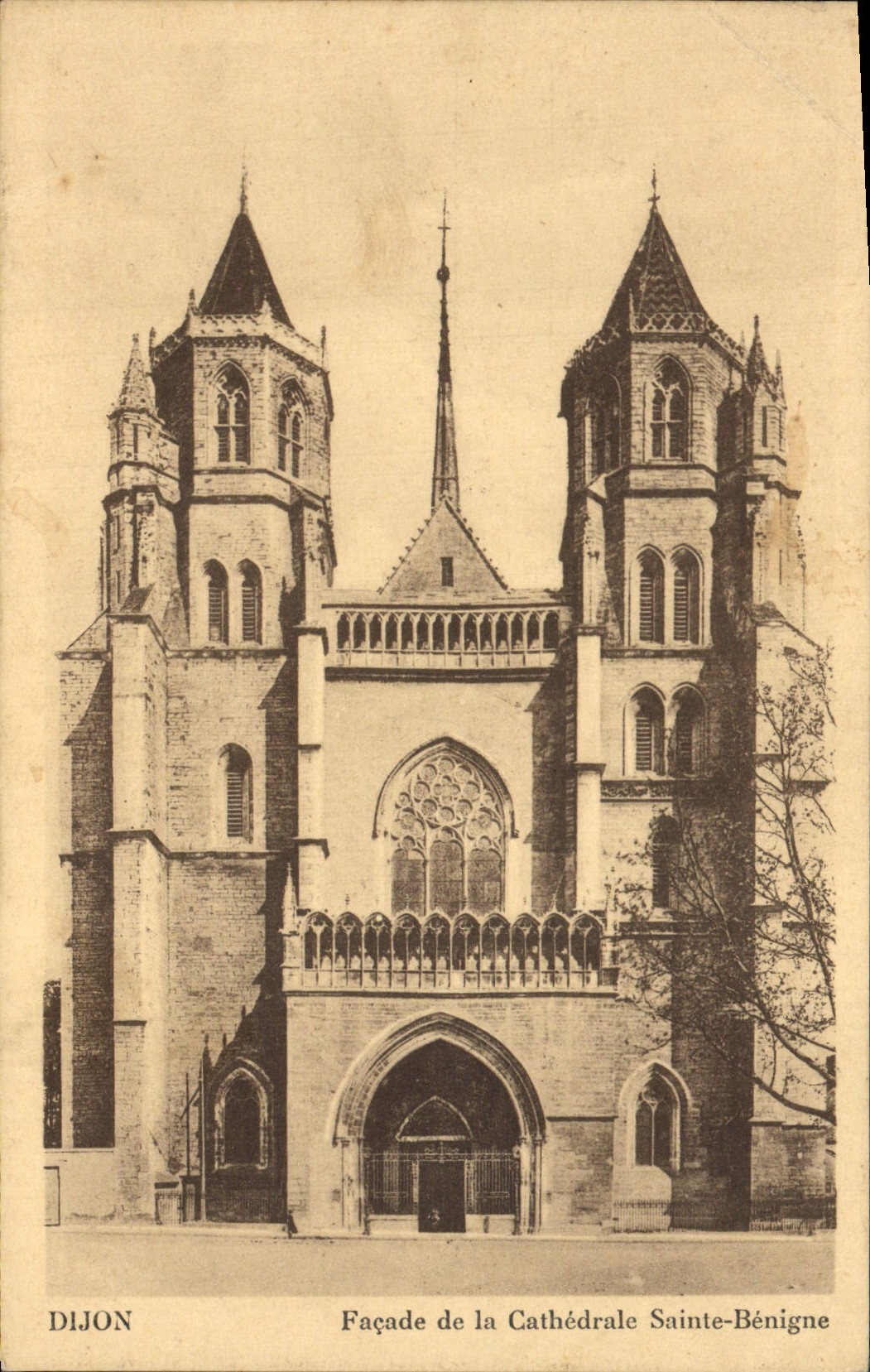 CPA Dijon Facade De La Cathedrale Sainte Benigne