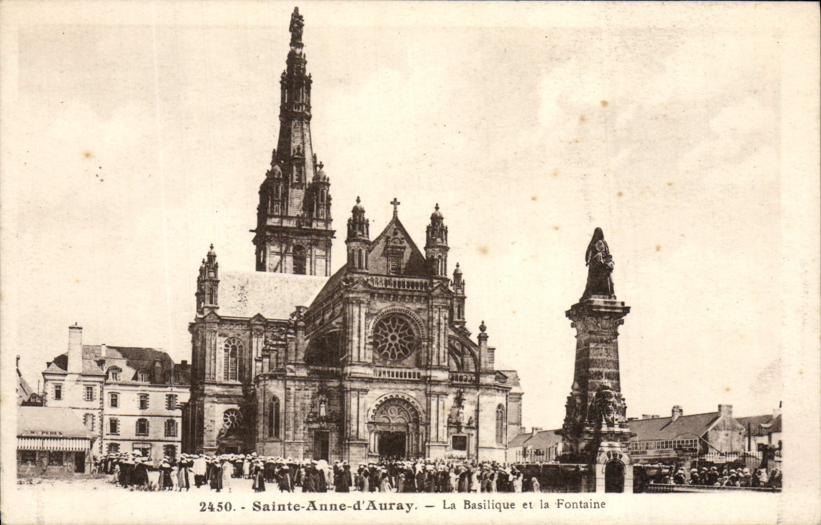 VINTAGE POSTCARD Sainte Dauray Year the Basilica And the Fountain
