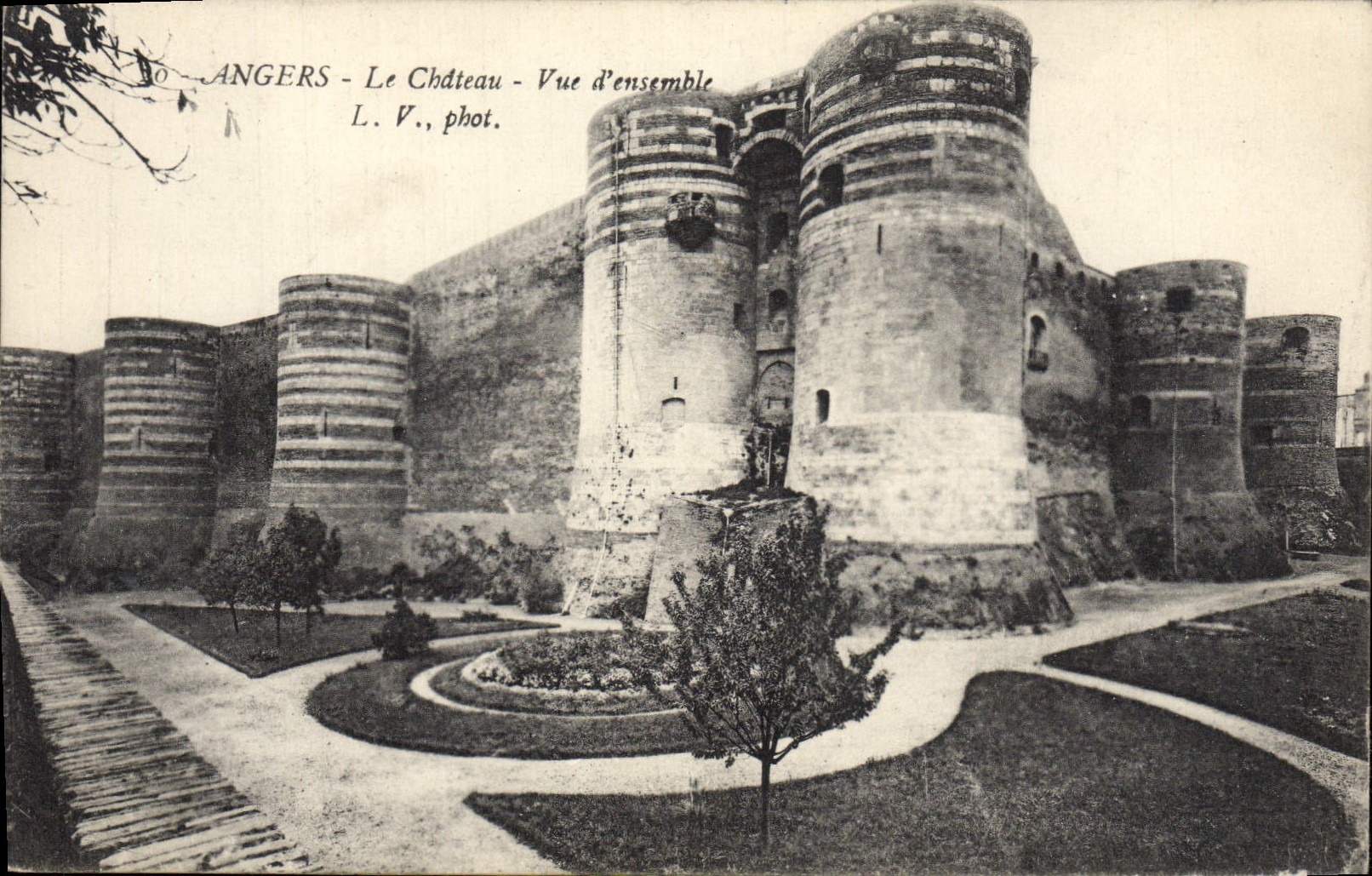 CPA Angers Le Chateau Vue D'ensemble