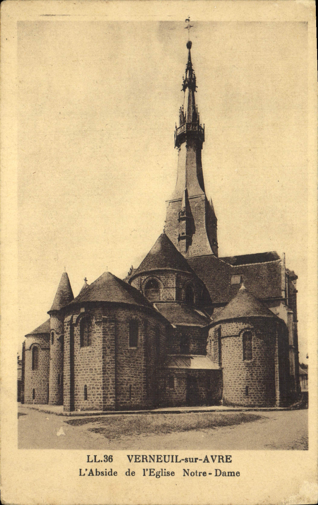 CPA Verneuil Sur Avre L'abside De I'eglise Notre Dame