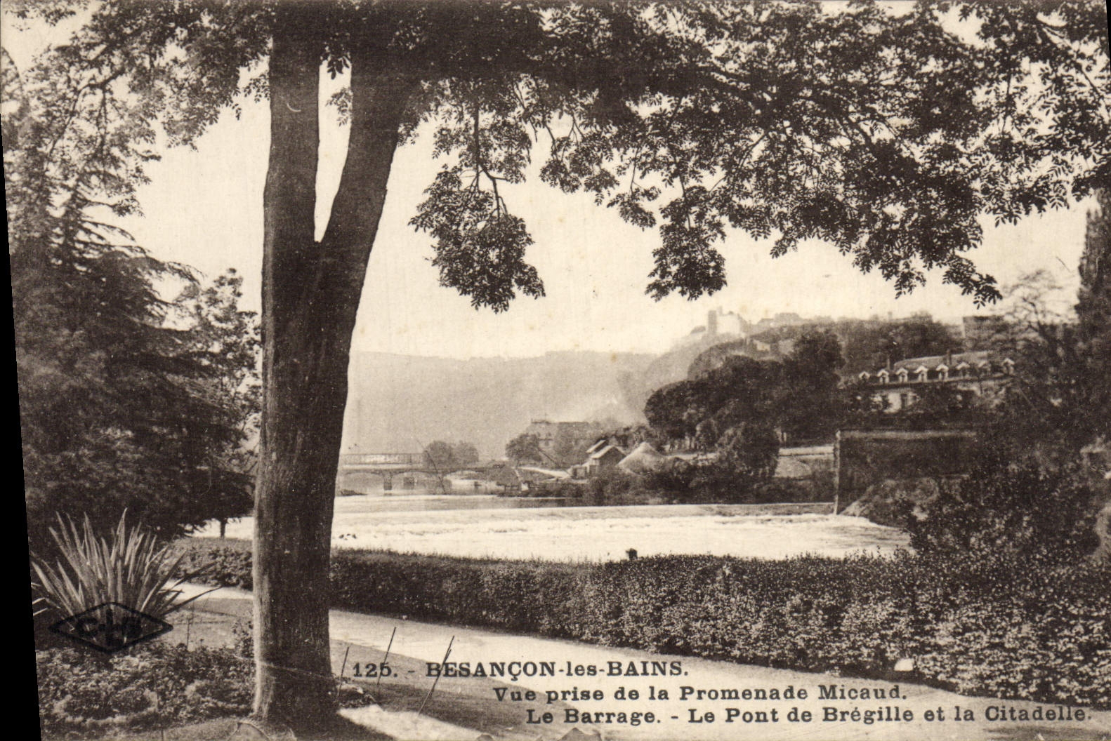 CPA Besancon Les Bains Vue Prise De La Promenade Micaud Le barrage Le pont de Bregille et la citadelle