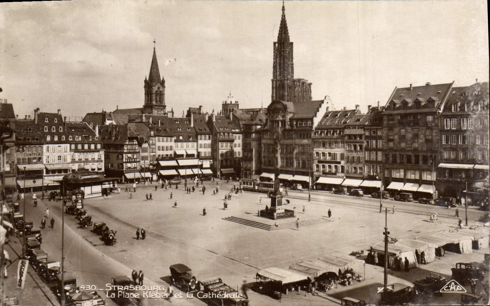 CPA Strasbourg La Place Kleber Et La Cathedrale Marche