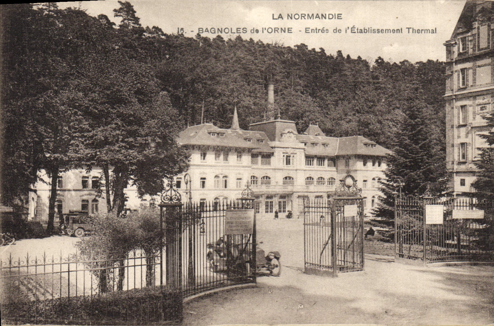 La POSTAL Normandía Bagnoles De I' Orne de la VENDIMIA entró en el automóvil del establecimiento de De I' Hydropathic