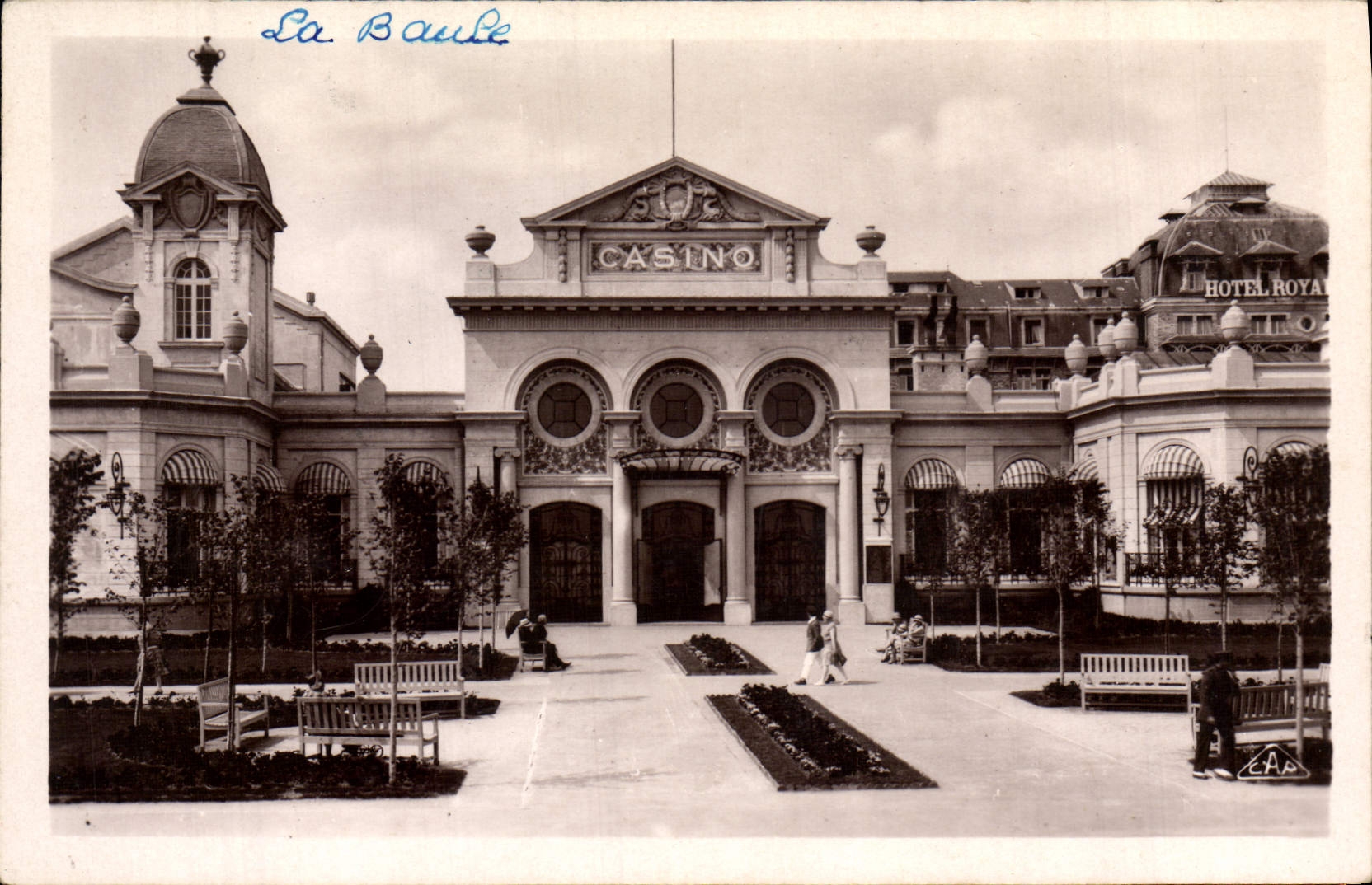 VINTAGE POSTCARD La Baule the casino