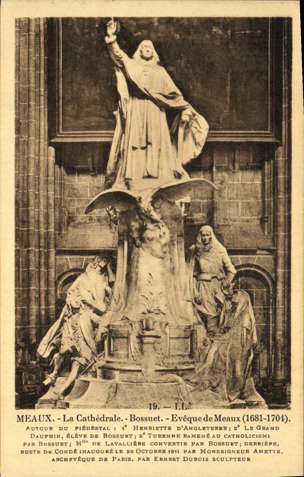 CPA Meaux La Cathedrale Bossuet Eveque de Meaux