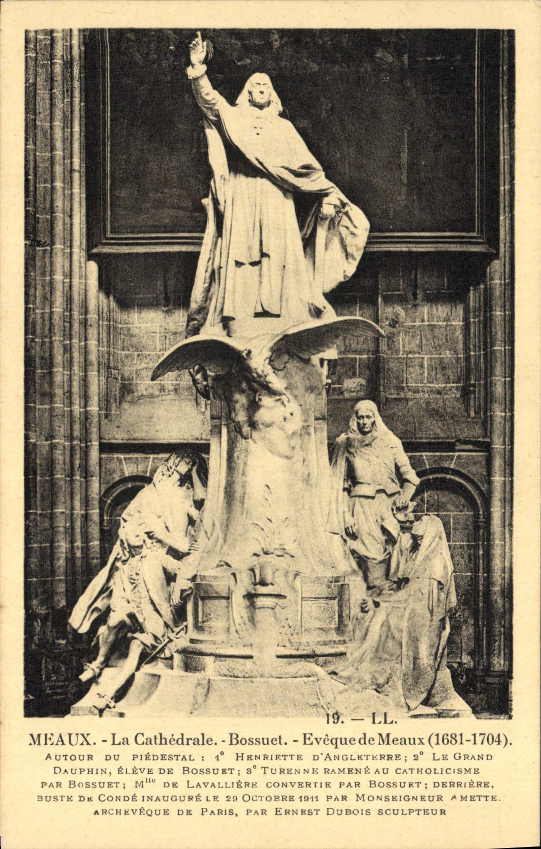 CPA Meaux La Cathedrale Bossuet Eveque de Meaux 