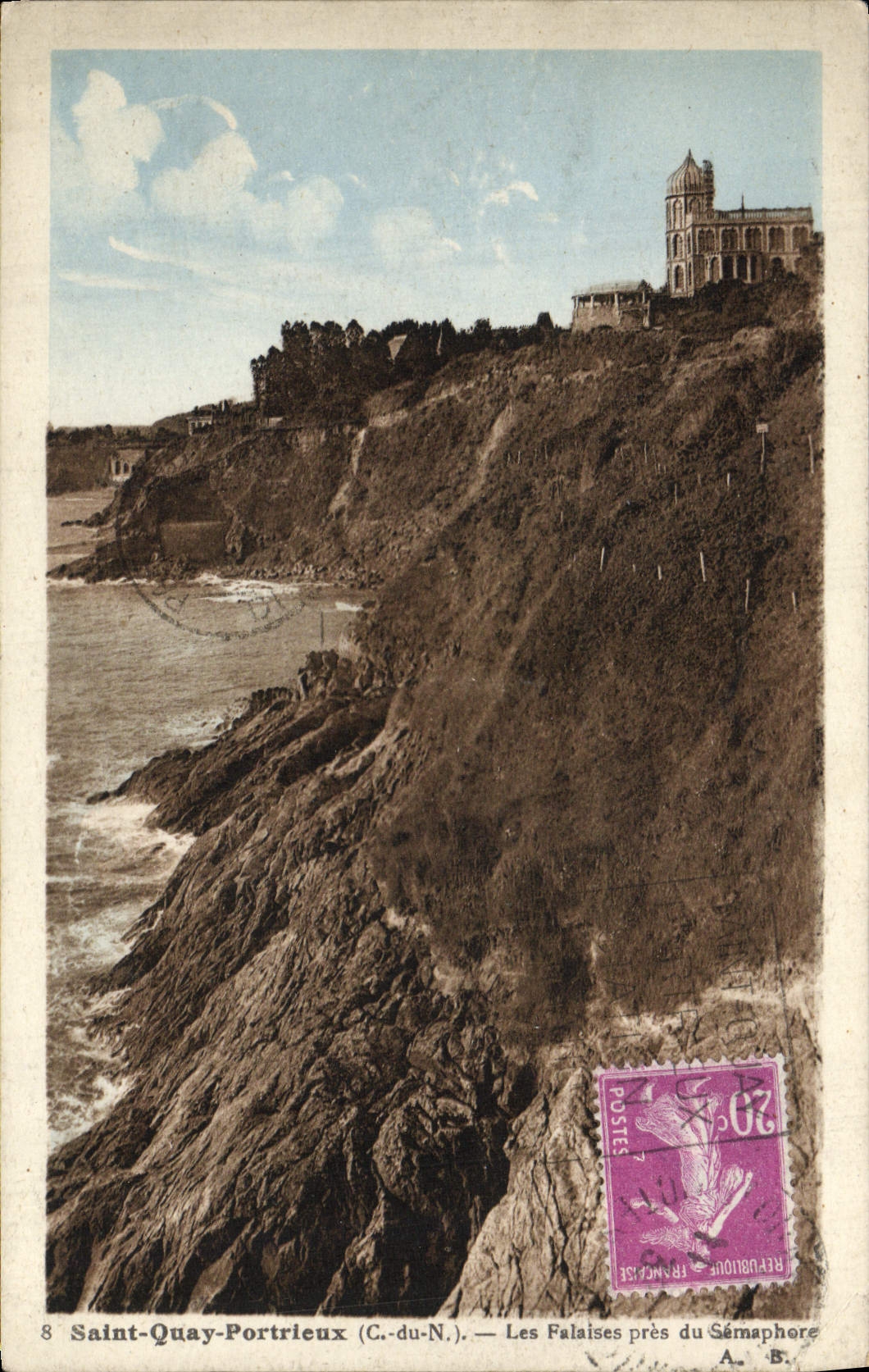 Acantilados santos de Quay Portrieux de la POSTAL de la VENDIMIA cerca del semáforo