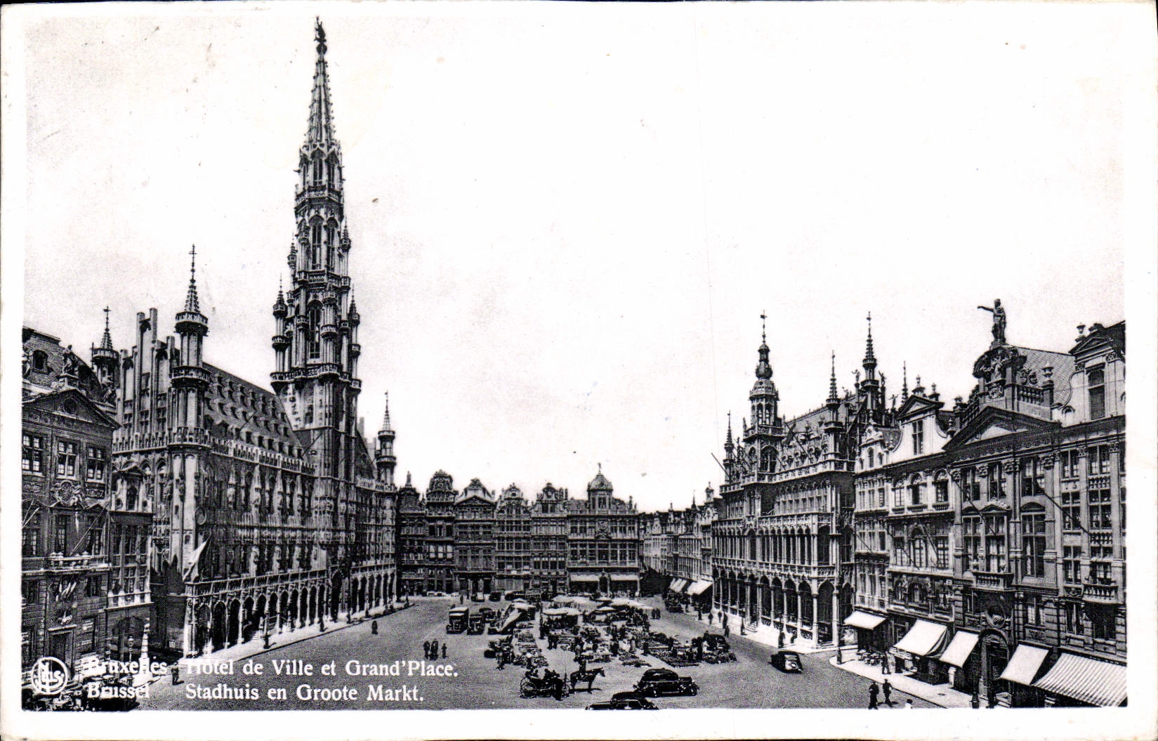 VINTAGE POSTCARD Brussels Town hall and Town square