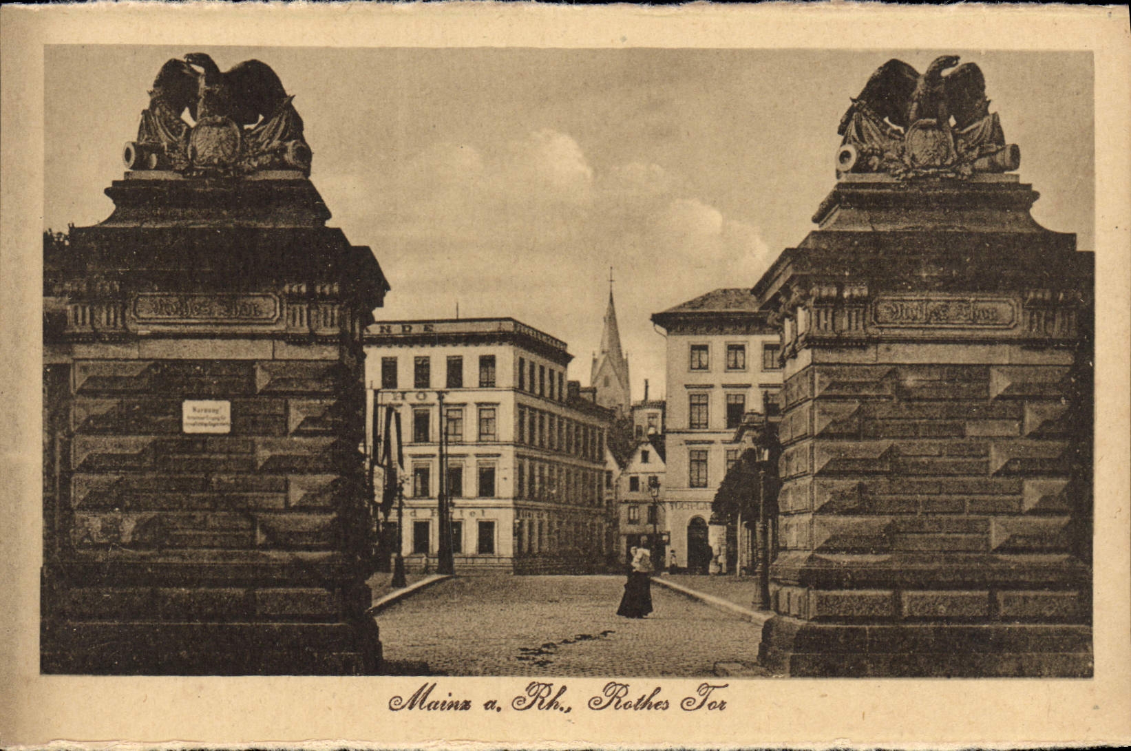 VINTAGE POSTCARD Mainz has Rh Rothes Tor