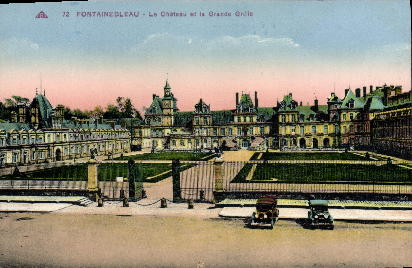 VINTAGE POSTCARD Fontainebleau the Castle and the Large Grid