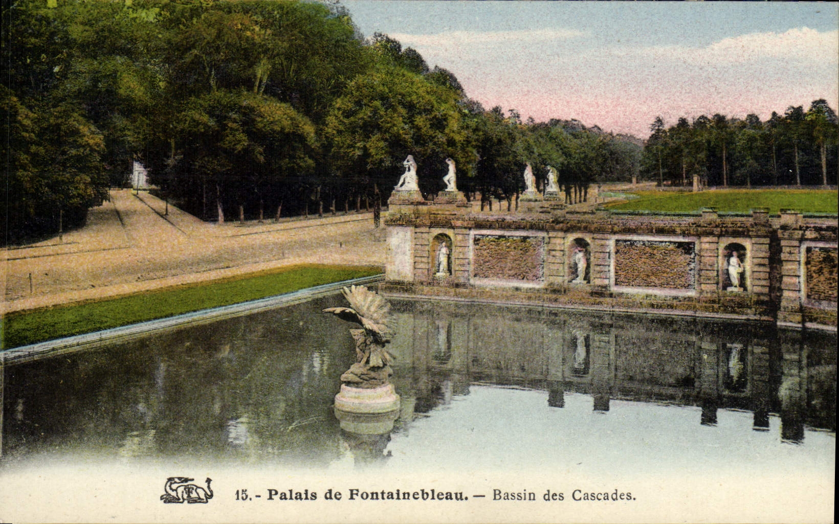 VINTAGE POSTCARD Palate of Fontainebleau Basin of the Cascades