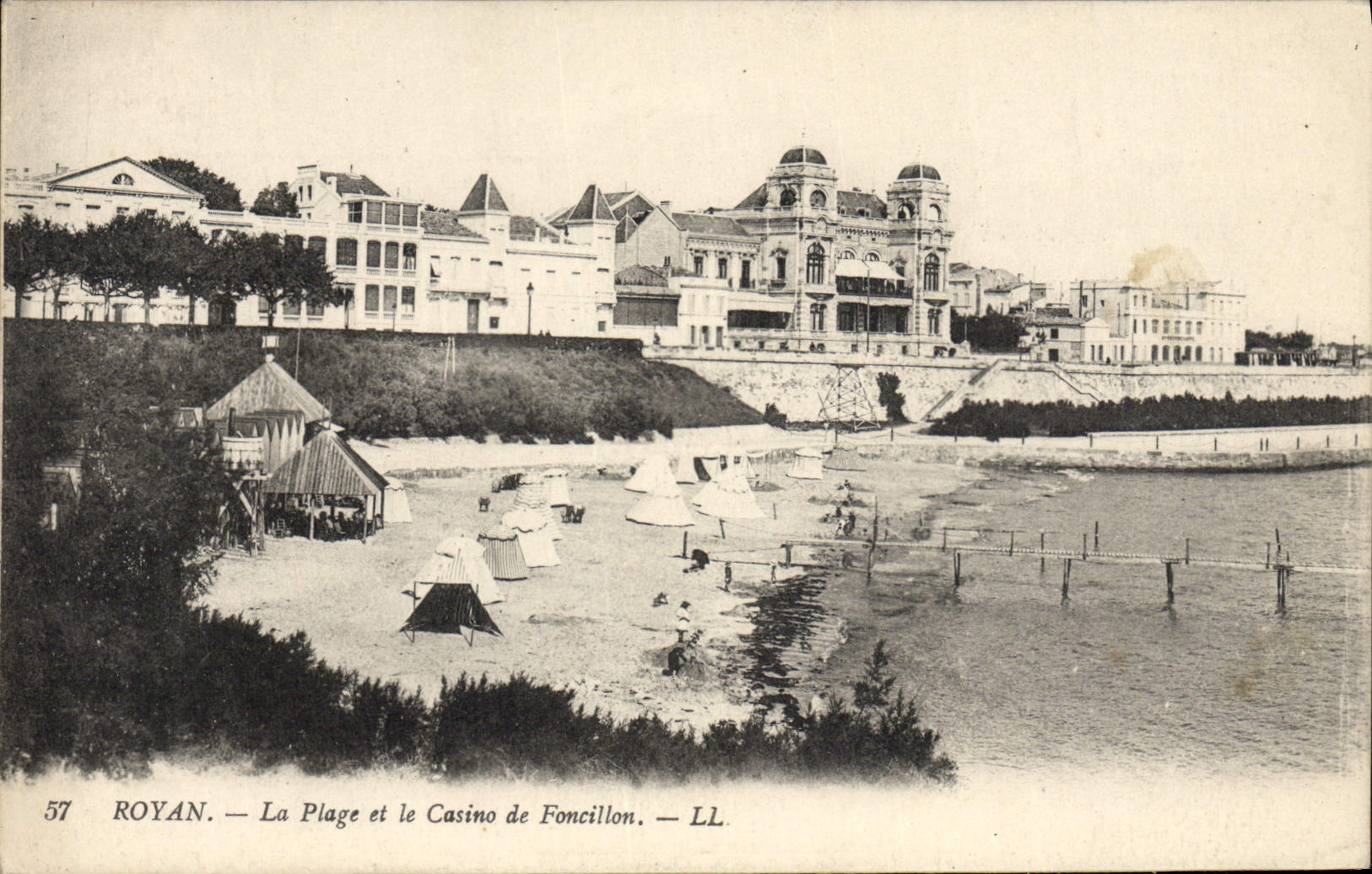 VINTAGE POSTCARD Royan the Beach and the Casino of Foncillon