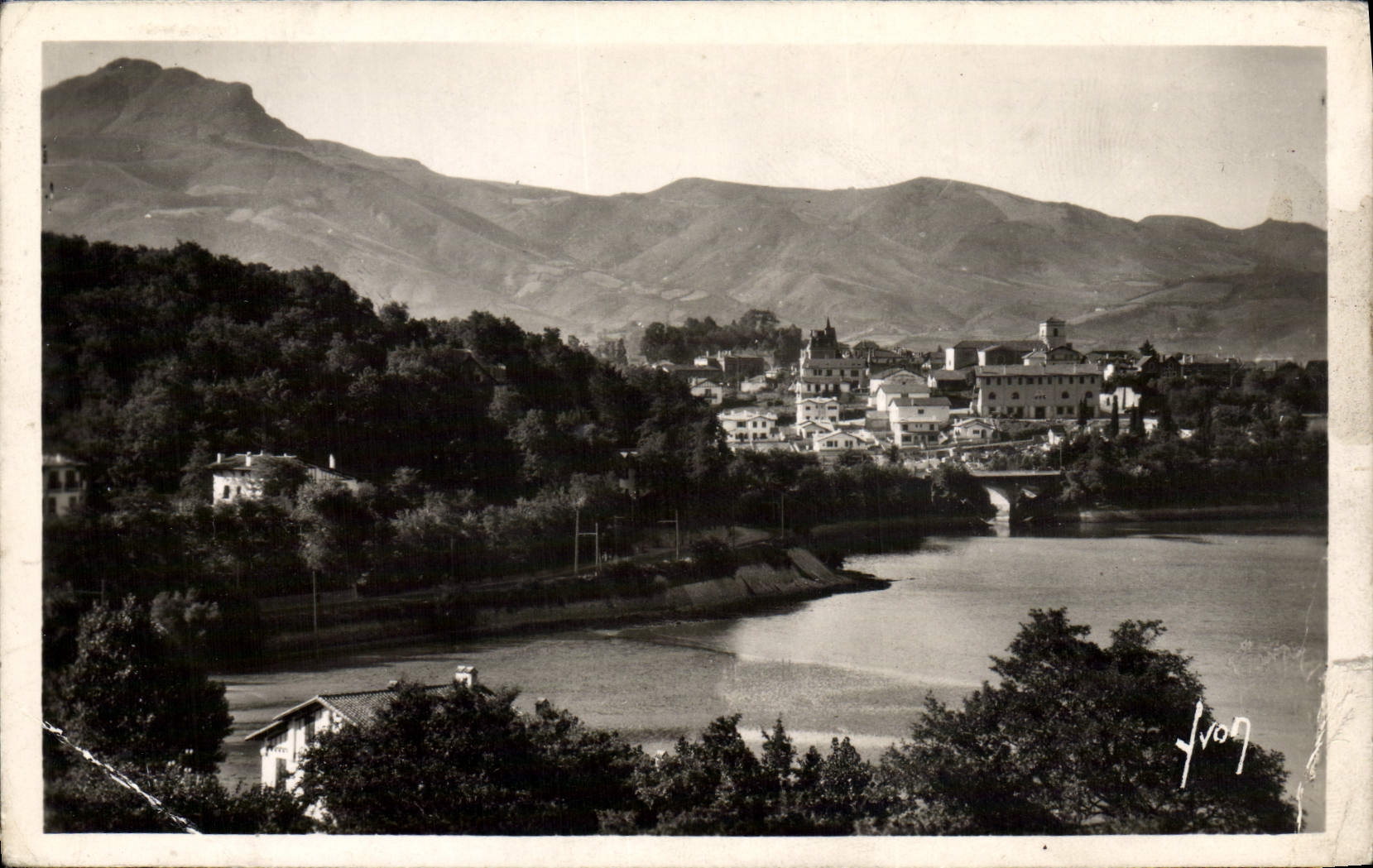 CPA Cote Basque Hendaye La vieille Ville et la Bidassoa
