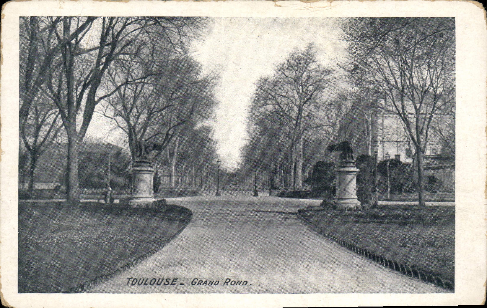 VINTAGE POSTCARD Round Large Toulouse