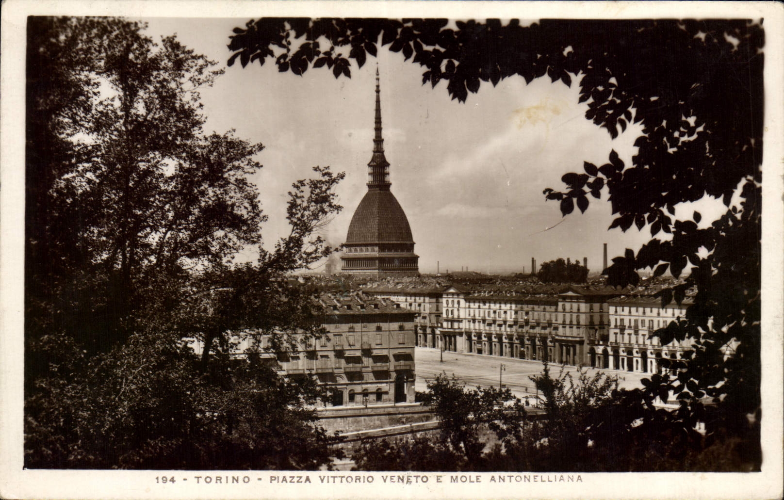 Topo de Vittorio Véneto E Antonelliana de la plaza de Torino de la POSTAL de la VENDIMIA