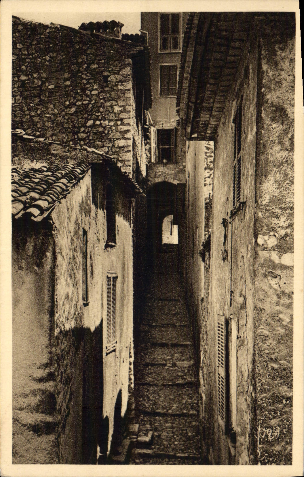 VINTAGE POSTCARD Saint Paul Old woman Street