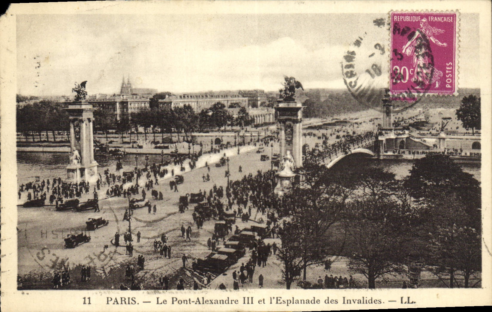 CPA Paris Le Pont Alexandre III et l'esplanade des Invalides