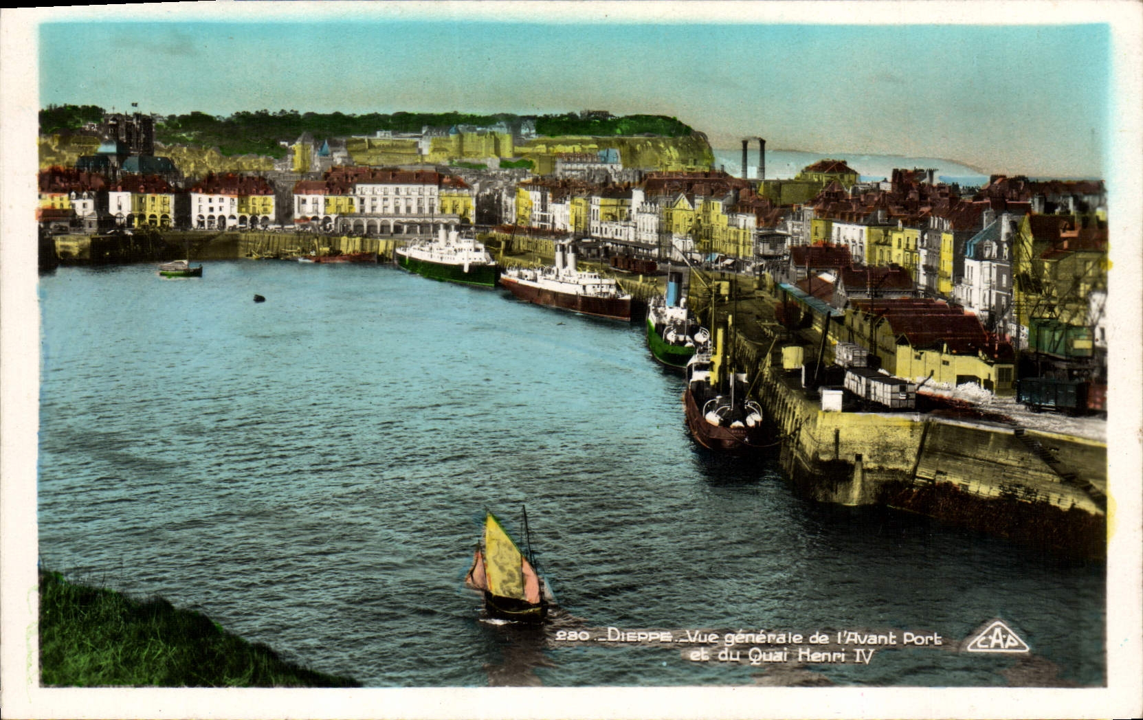 Opinión de Dieppe de la POSTAL de la VENDIMIA antes del puerto y de los barcos de Quay Herni IV